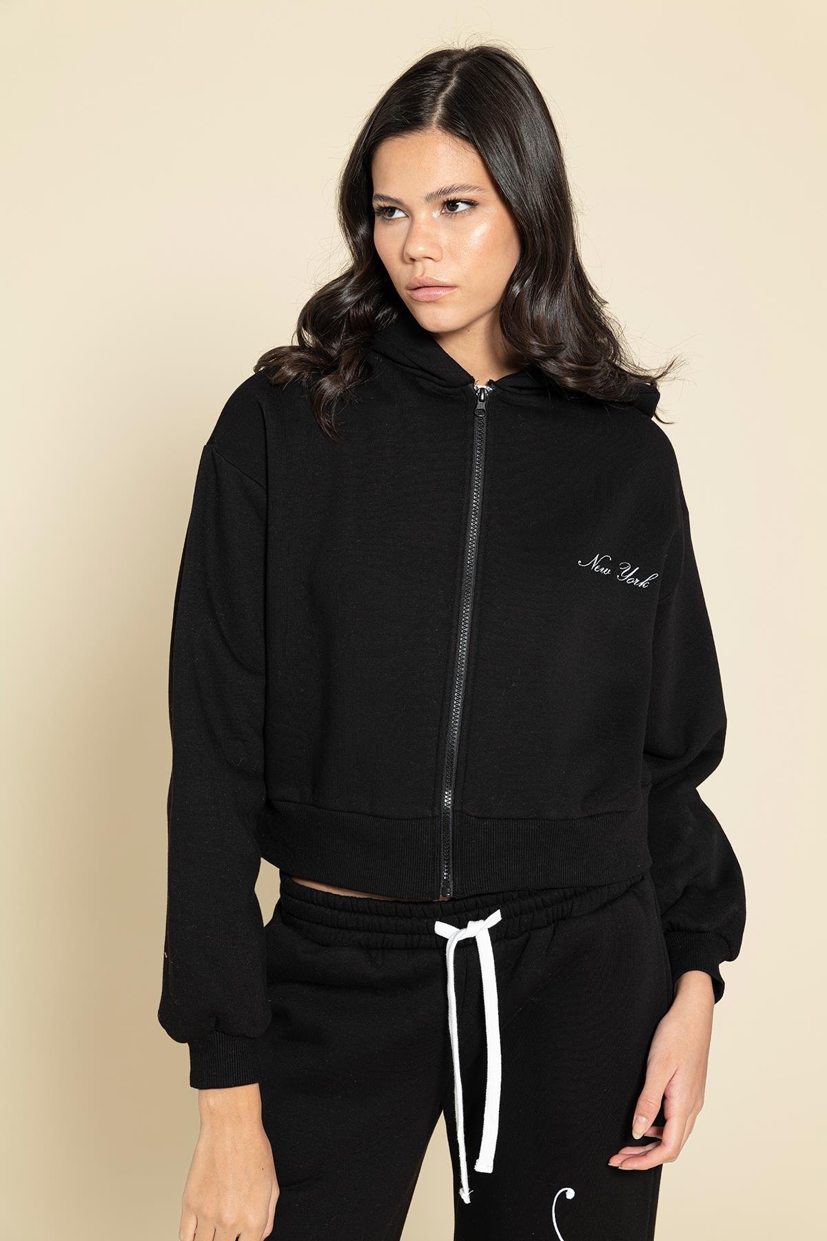 2'li Fermuarlı Newyork Nakışlı Siyah Eşofman Takımı For You Moda 2'li Fermuarlı Newyork Nakışlı Siyah Eşofman Takımı