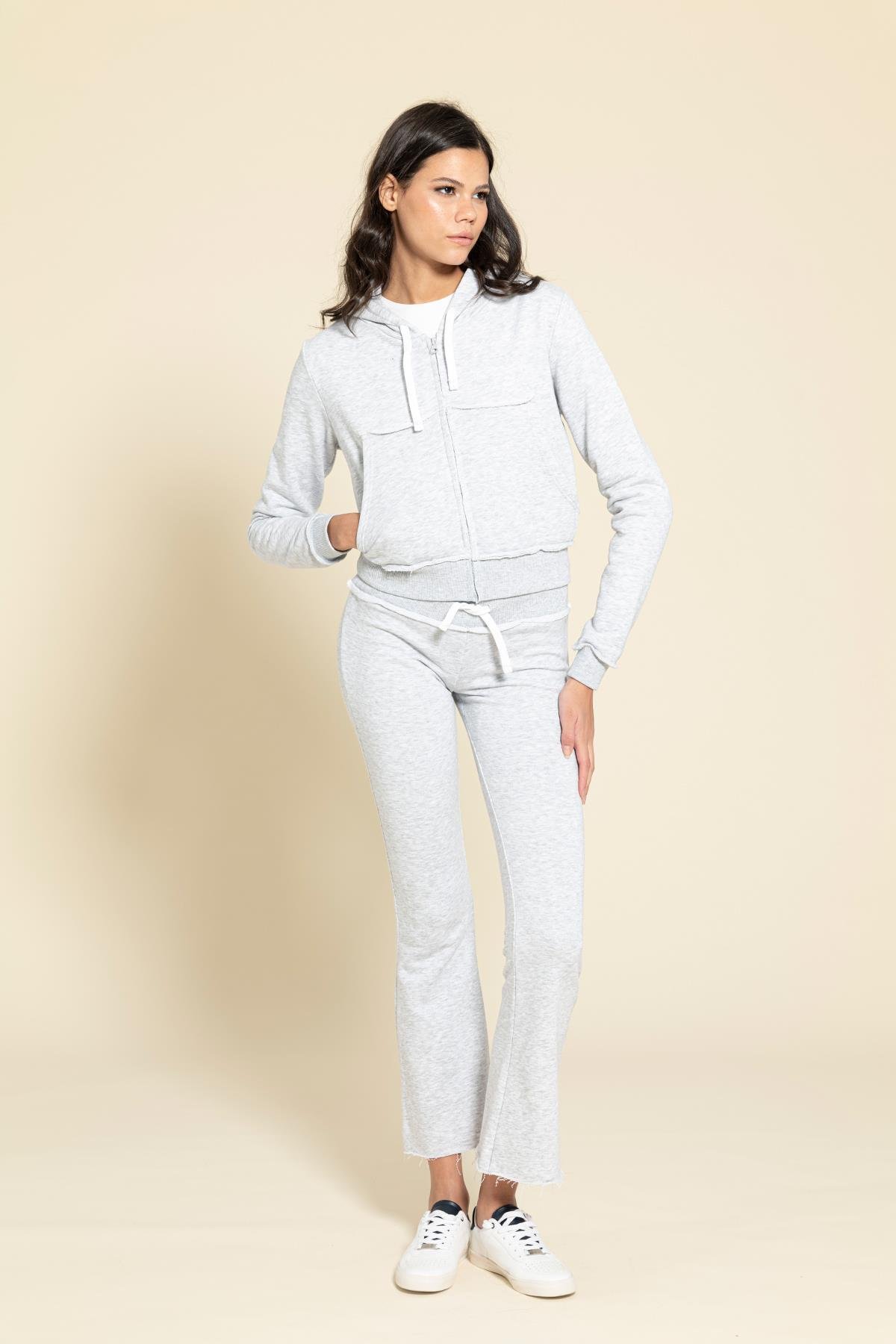 For You Moda 2'li Fermuarlı Pis Dikiş Detaylı Gri Eşofman Takımı For You Moda 2'li Fermuarlı Pis Dikiş Detaylı Gri Eşofman Takımı