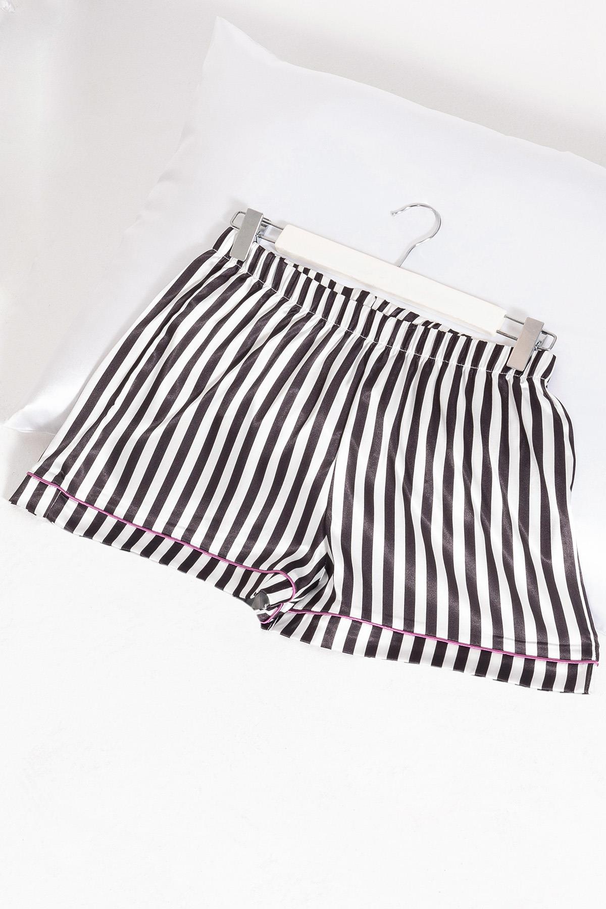 For You Moda 5'li Siyah Beyaz Çizgili Saten Pijama Şort Takım For You Moda 5'li Siyah Beyaz Çizgili Saten Pijama Şort Takım