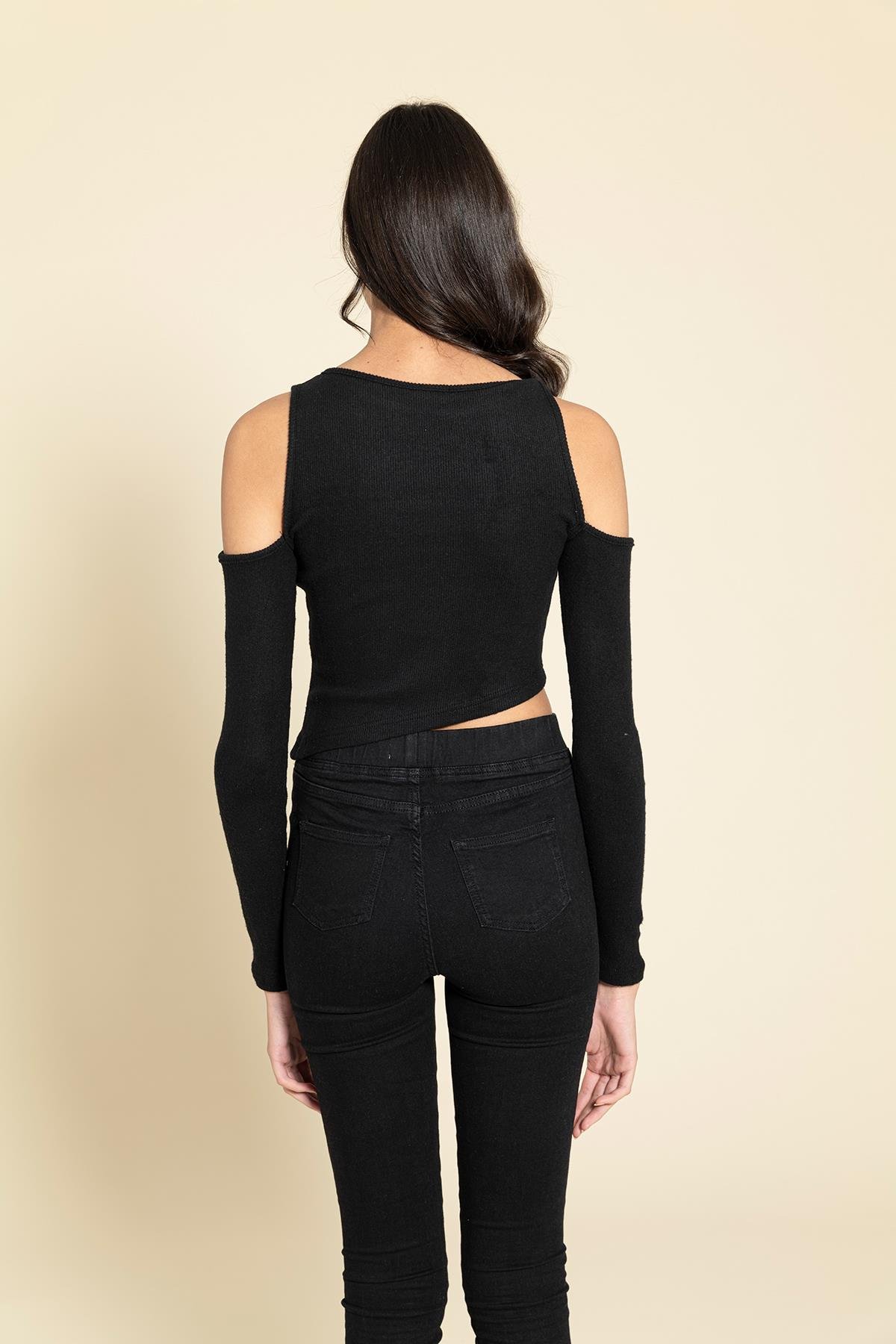 For You Moda Asimetrik Kol Detaylı Siyah Bluz For You Moda Asimetrik Kol Detaylı Siyah Bluz