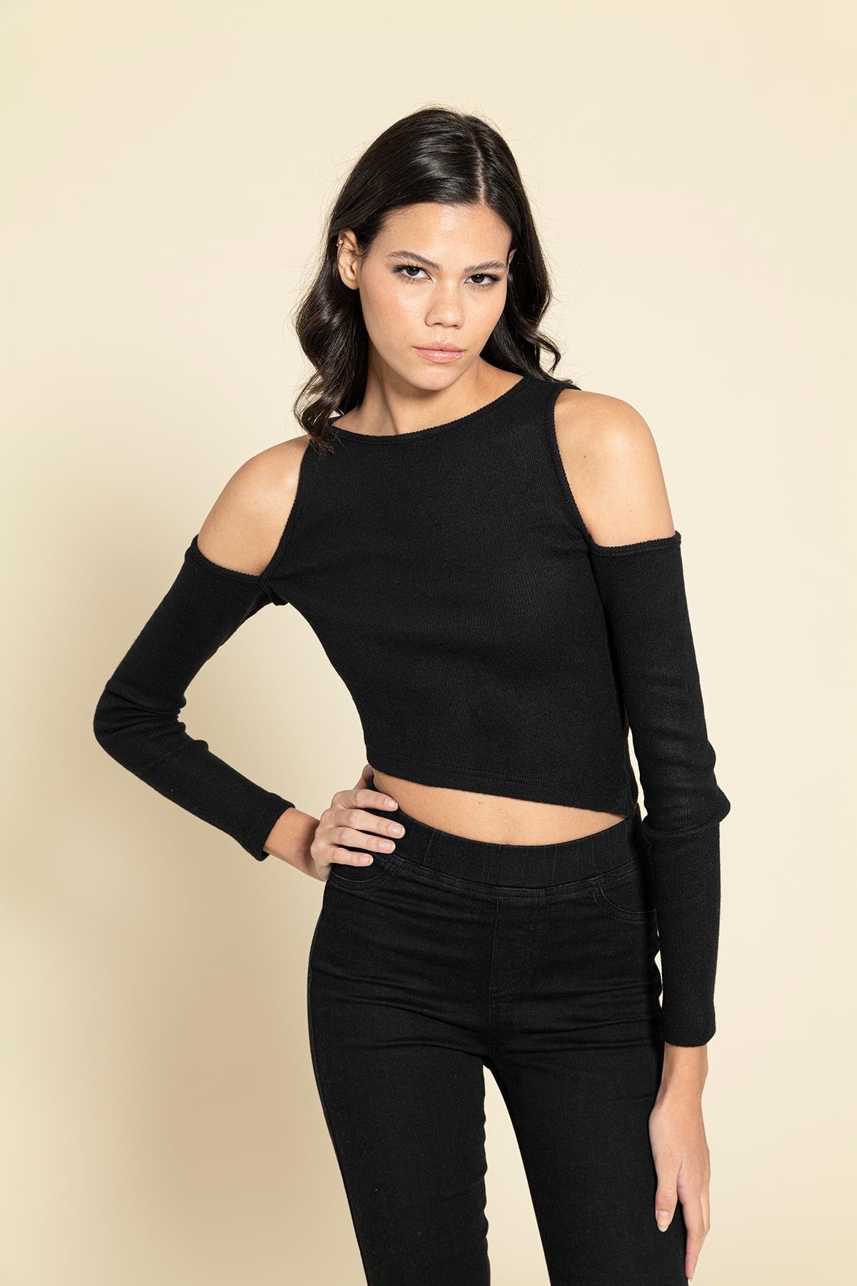 For You Moda Asimetrik Kol Detaylı Siyah Bluz For You Moda Asimetrik Kol Detaylı Siyah Bluz