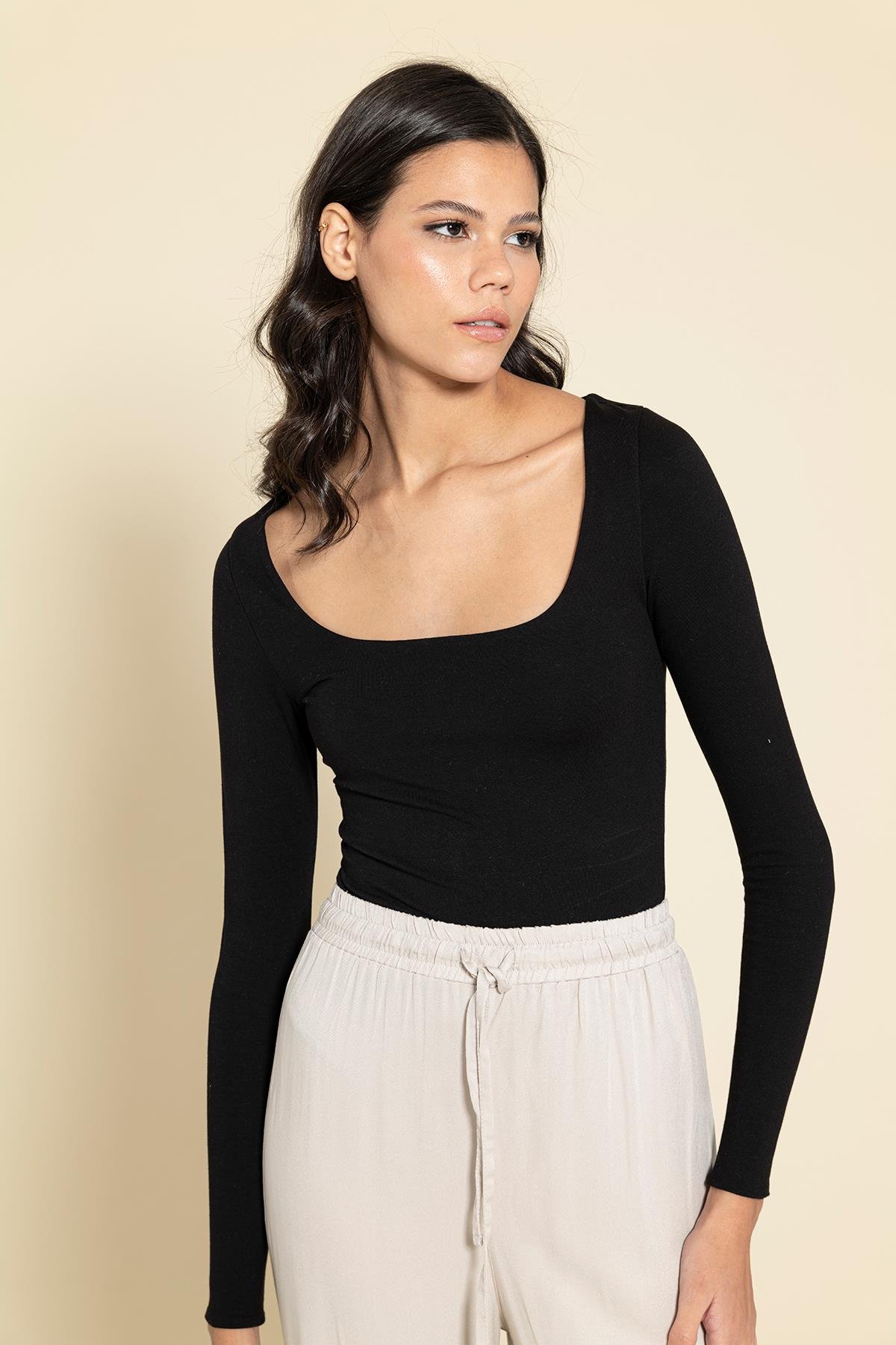 For You Moda Çift Kat Modal Kare Yaka Siyah Bluz For You Moda Çift Kat Modal Kare Yaka Siyah Bluz