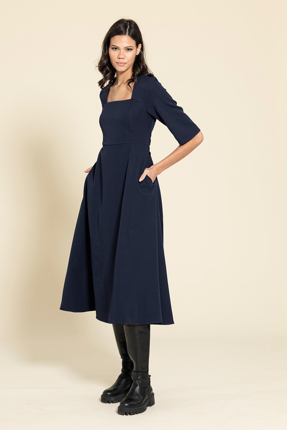 For You Moda Kare Yaka Kuşaklı Lacivert Elbise For You Moda Kare Yaka Kuşaklı Lacivert Elbise