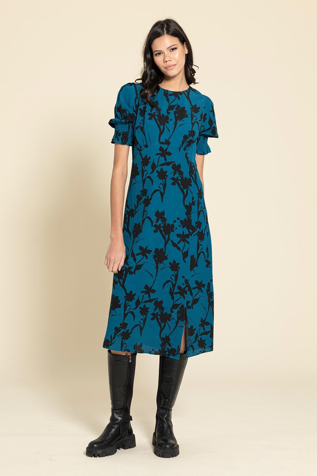 For You Moda Kol Büzgülü Yırtmaçlı Çiçekli Saks Elbise For You Moda Kol Büzgülü Yırtmaçlı Çiçekli Saks Elbise