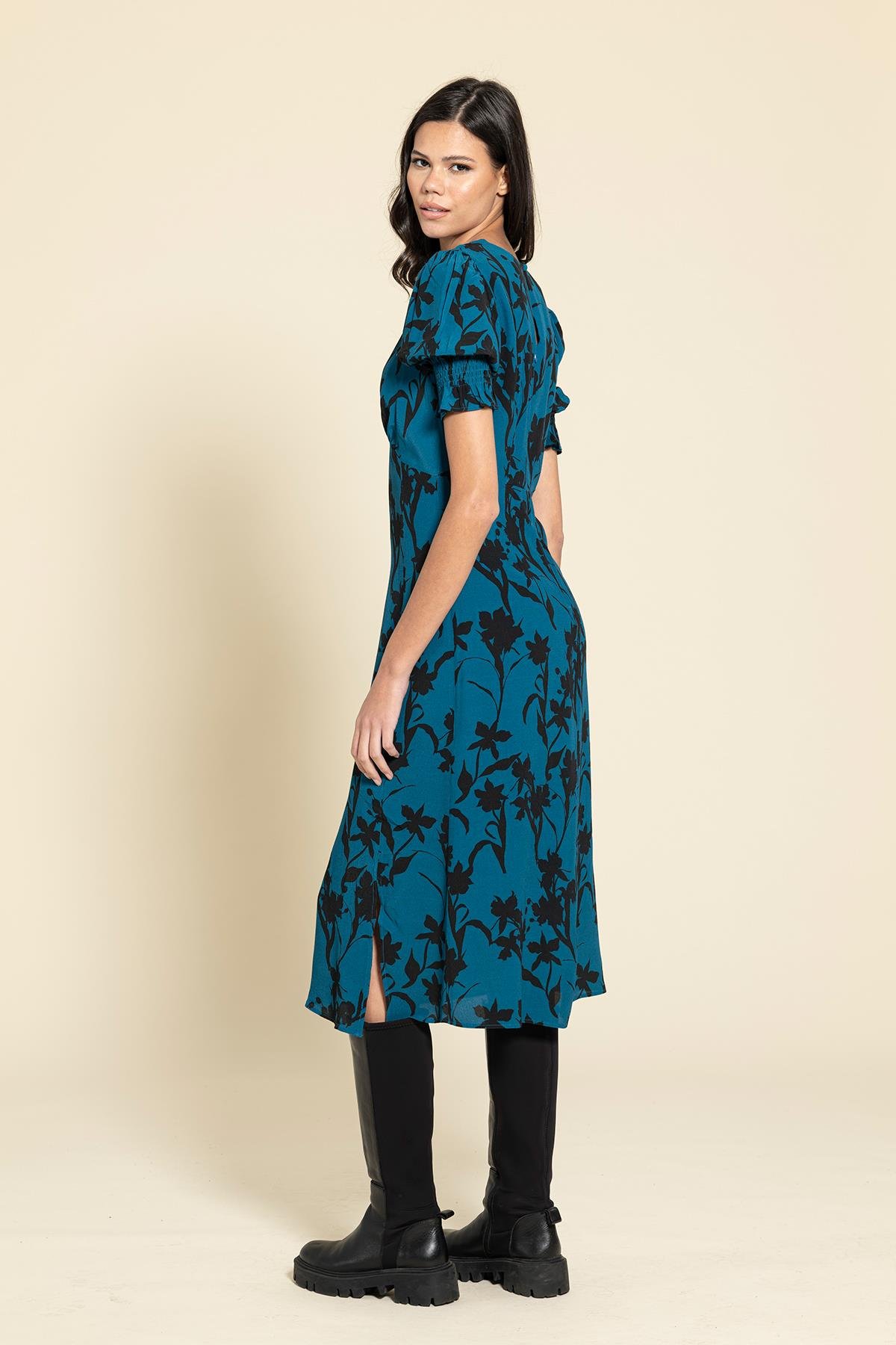 For You Moda Kol Büzgülü Yırtmaçlı Çiçekli Saks Elbise For You Moda Kol Büzgülü Yırtmaçlı Çiçekli Saks Elbise