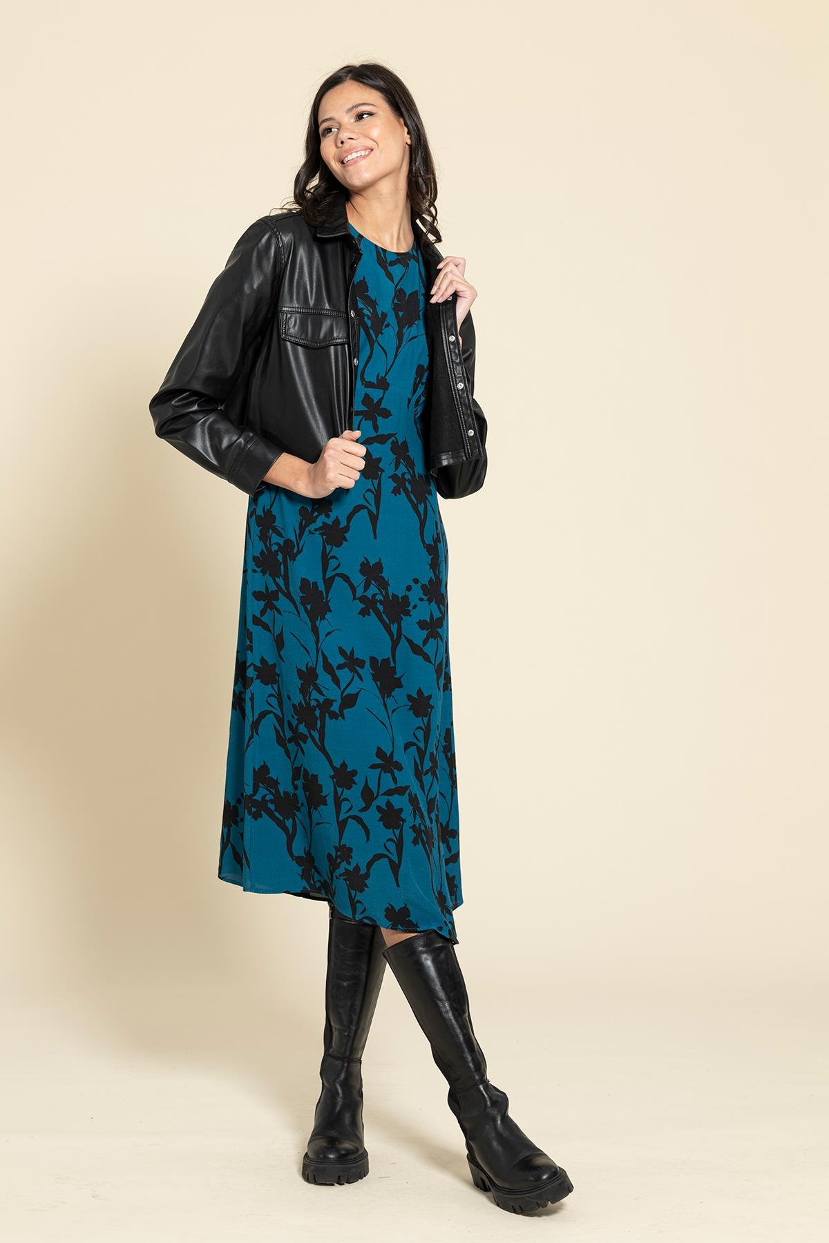 For You Moda Kol Büzgülü Yırtmaçlı Çiçekli Saks Elbise For You Moda Kol Büzgülü Yırtmaçlı Çiçekli Saks Elbise