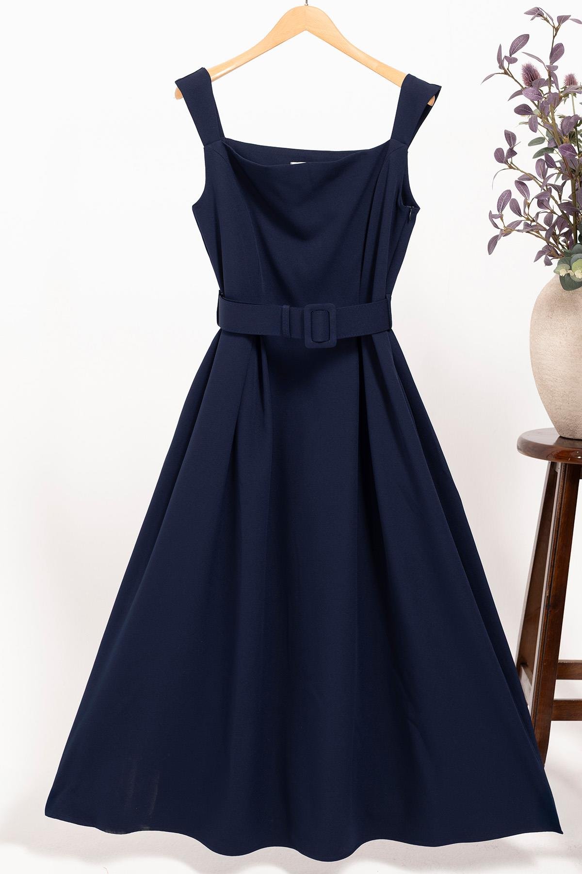 For You Moda Lacivert Askılı Kumaş Kemerli A Kesim Elbise | KareYaka Şık Kadın Elbise For You Moda Lacivert Askılı Kumaş Kemerli A Kesim Elbise | KareYaka Şık Kadın Elbise