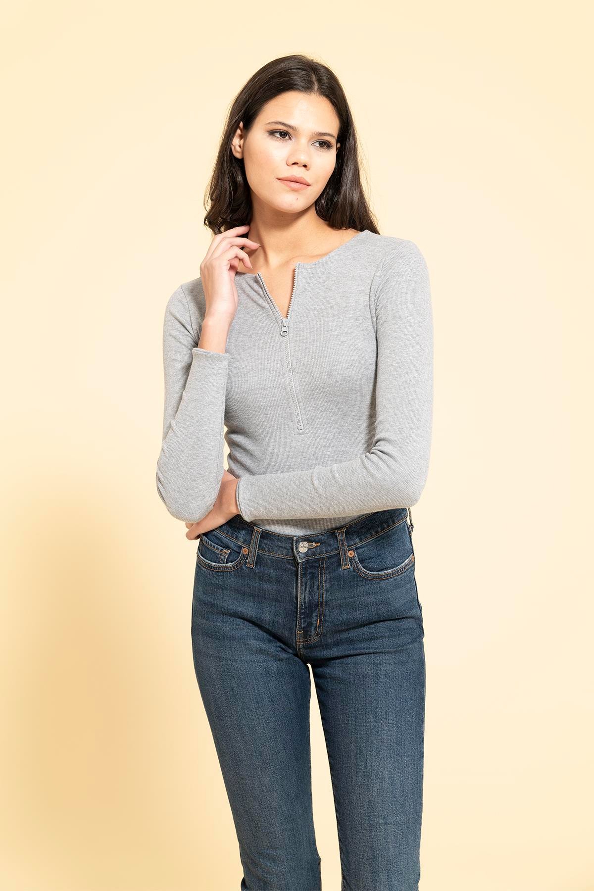 For You Moda Önü Fermuar Detaylı Cıtcıtlı Gri Zıbın Bluz For You Moda Önü Fermuar Detaylı Cıtcıtlı Gri Zıbın Bluz