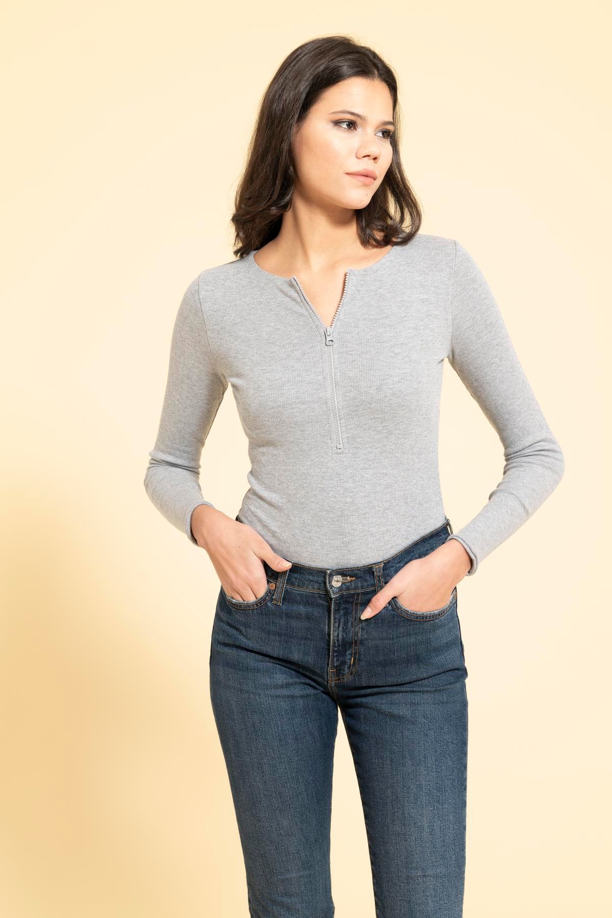 For You Moda Önü Fermuar Detaylı Cıtcıtlı Gri Zıbın Bluz For You Moda Önü Fermuar Detaylı Cıtcıtlı Gri Zıbın Bluz