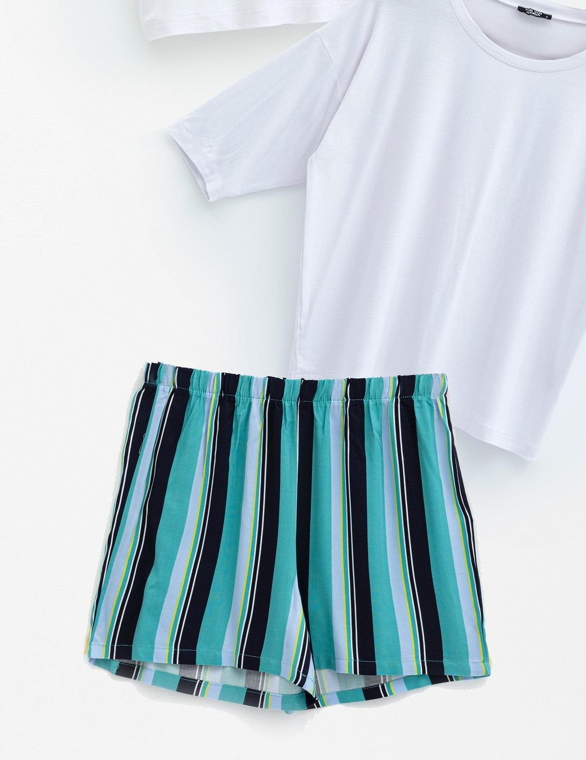 For You Sleepwear 3'lü Crop Kısa  Kol ve Yarasa Kol Tshirt  Şort Takım For You Sleepwear 3'lü Crop Kısa  Kol ve Yarasa Kol Tshirt  Şort Takım