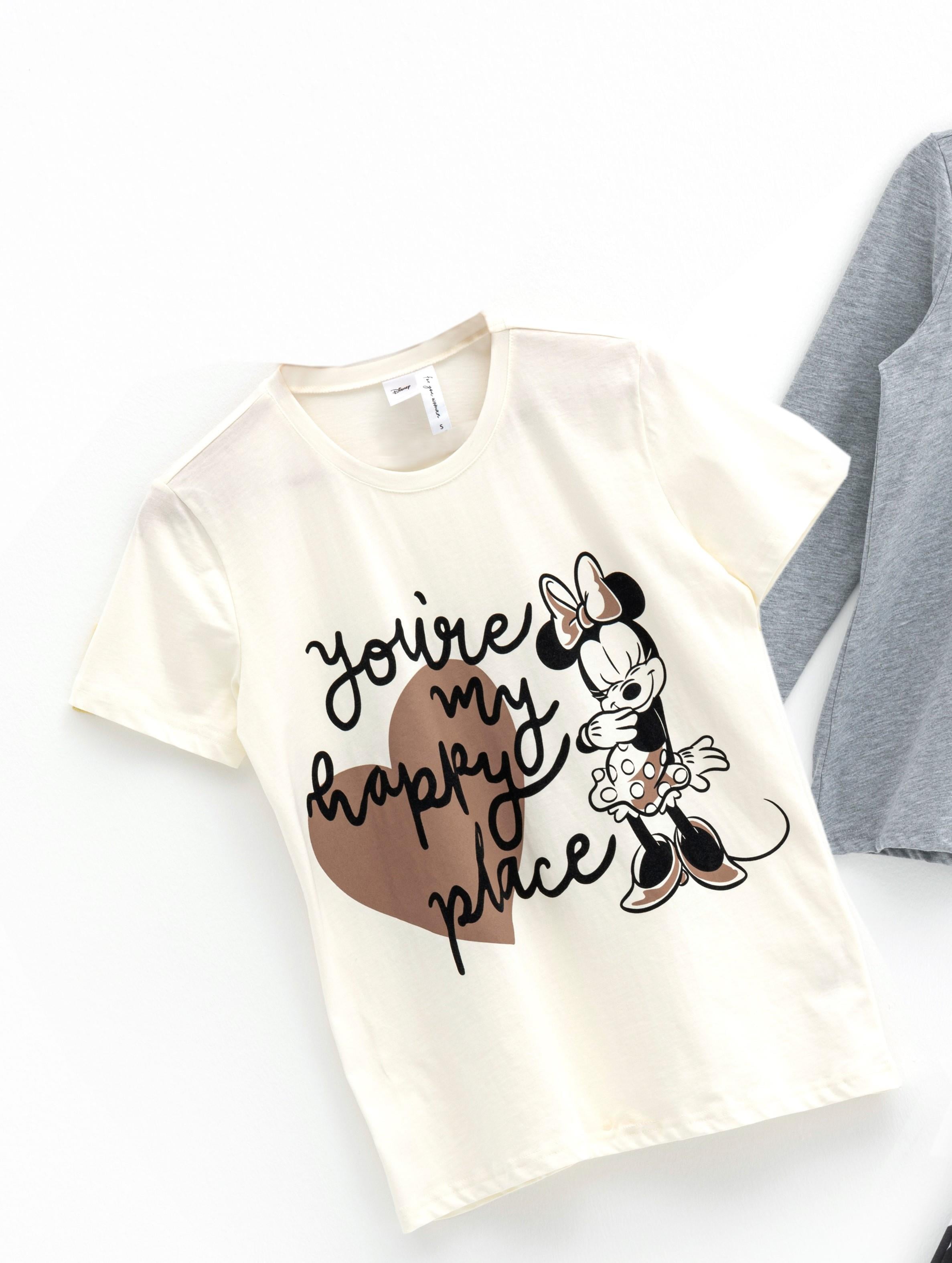 ForYouModa.com.tr'de Kadınlar için rahatlık ve şıklığı bir arada sunan 4'lü Minnie Mouse Siyah-Gri Pijama Takımı! Ev giyim kategorisindeki bu pijama takımı, For You Sleepwear markasının kalitesiyle öne çıkıyor. Şimdi incelemek için tıklayın! For You Sleepwear 4'lü Minnie Mouse Siyah-Gri Pijama Takımı