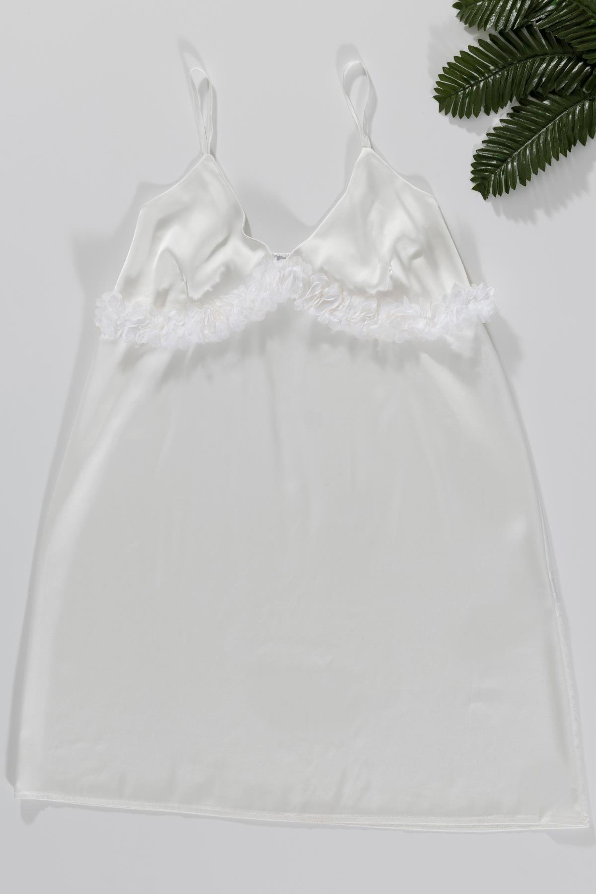 For You Sleepwear Gül Detaylı Askılı Gecelik For You Sleepwear Gül Detaylı Askılı Beyaz Gecelik