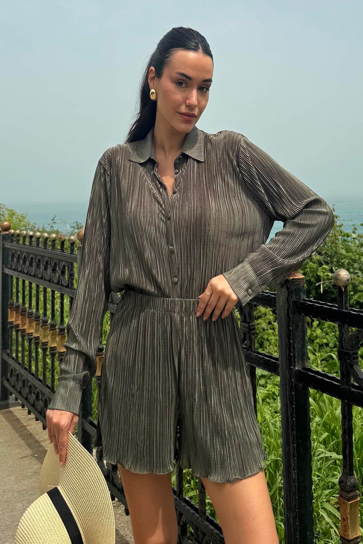 For You Woman 2 li Piliseli Gömlek Şort Yeşil Takım  For You Woman 2'li Piliseli Gömlek Şort Yeşil Takım