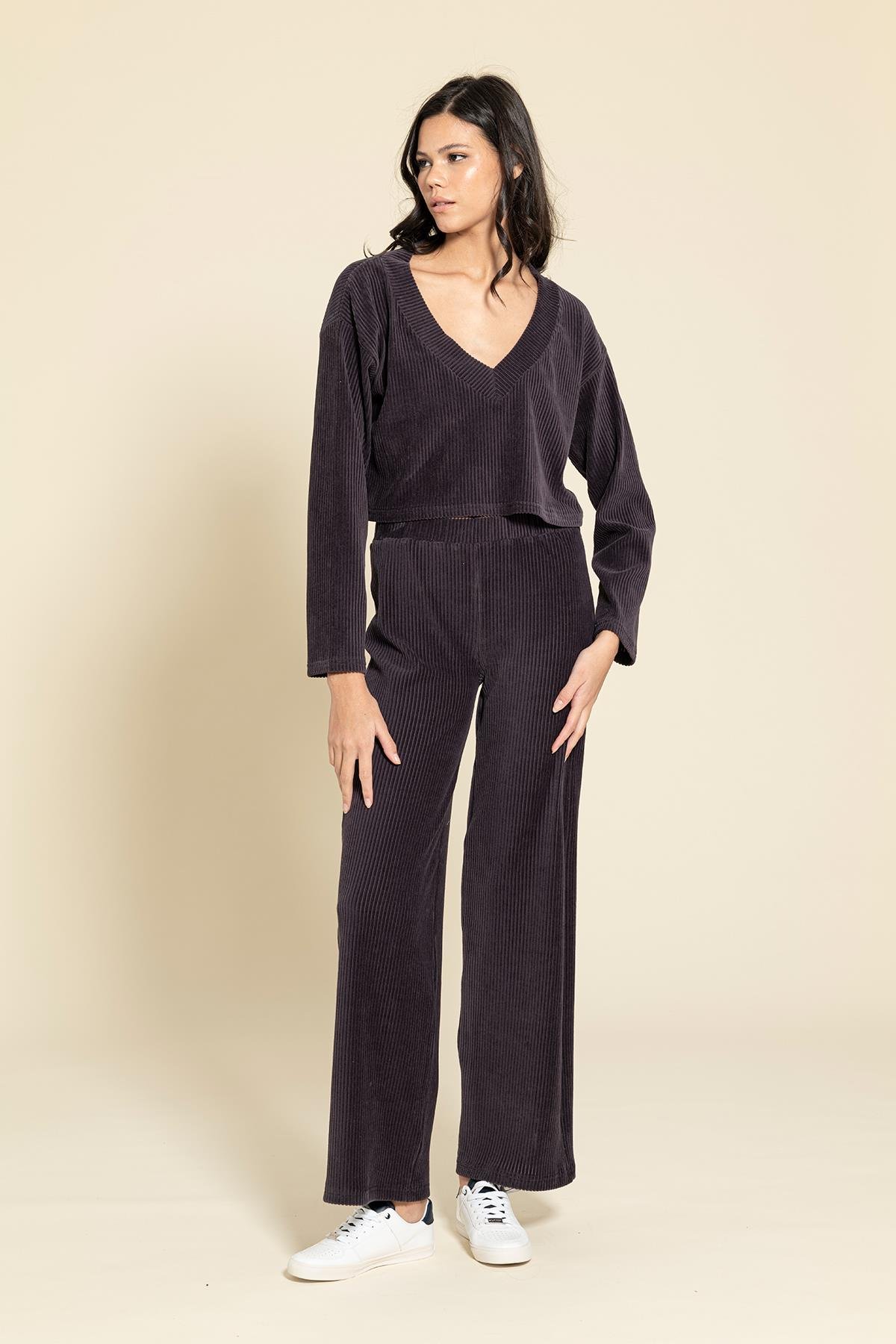 For You Woman Kadife Kumaş V Yaka Crop Antrasit Jogger Takım For You Woman Kadife Kumaş V Yaka Crop Antrasit Jogger Takım