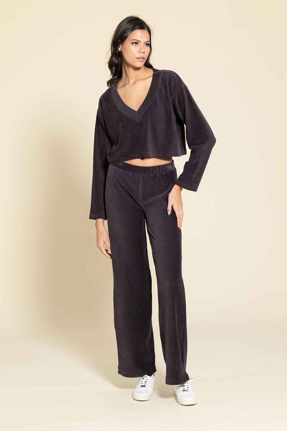 For You Woman Kadife Kumaş V Yaka Crop Antrasit Jogger Takım For You Woman Kadife Kumaş V Yaka Crop Antrasit Jogger Takım