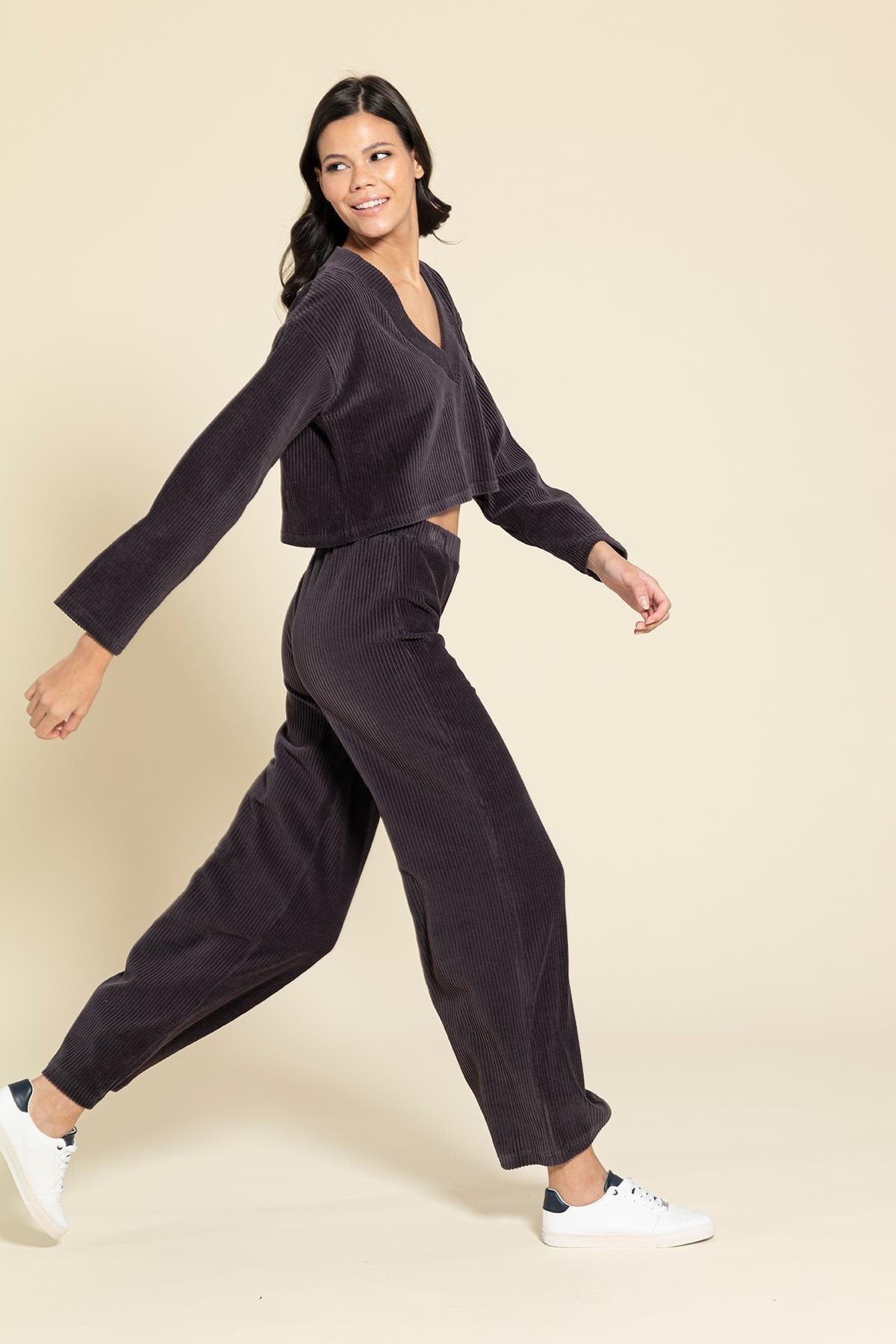 For You Woman Kadife Kumaş V Yaka Crop Antrasit Jogger Takım For You Woman Kadife Kumaş V Yaka Crop Antrasit Jogger Takım