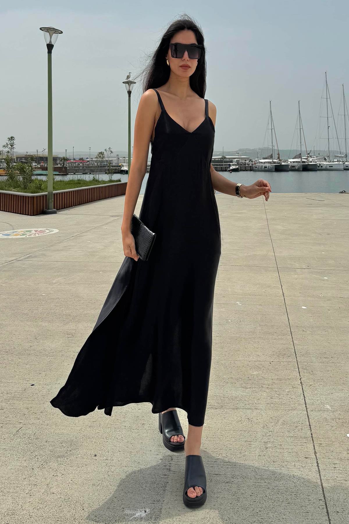 Now Moda Askılı Saten Yırtmaçlı Siyah Elbise Now Moda Askılı Saten Yırtmaçlı Siyah Elbise