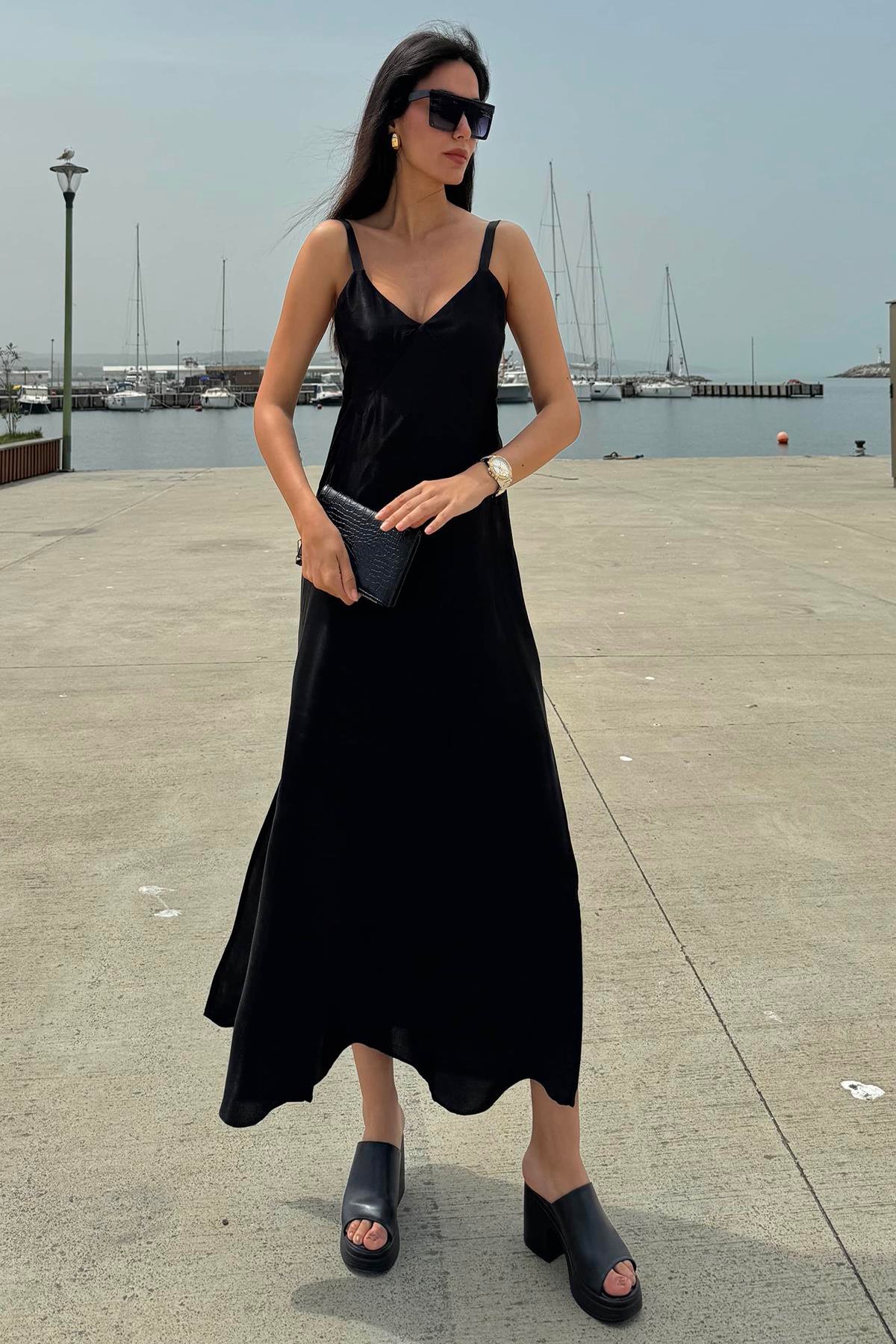 Now Moda Askılı Saten Yırtmaçlı Siyah Elbise Now Moda Askılı Saten Yırtmaçlı Siyah Elbise