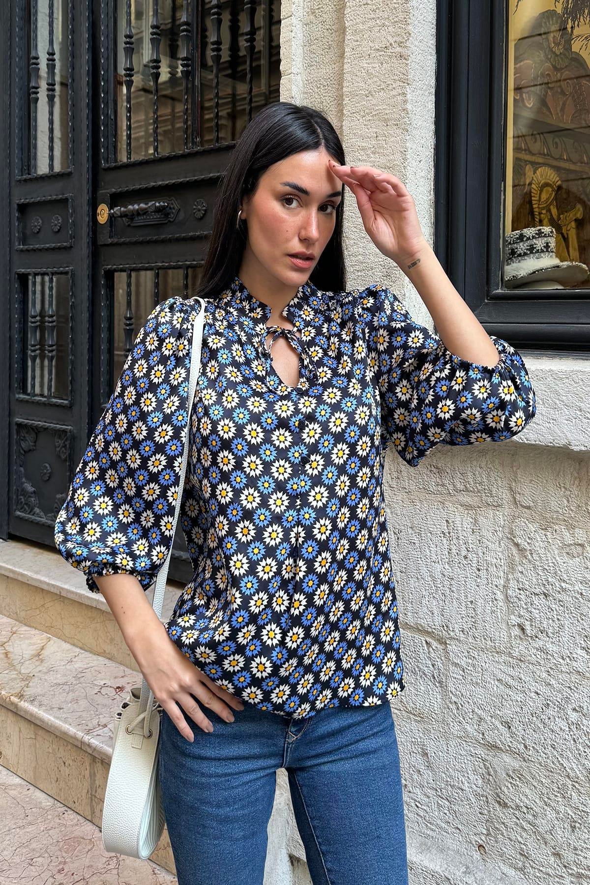 Now Moda Desenli Yaka Fırfır Detaylı Saten Lacivert Gömlek Now Moda Desenli Yaka Fırfır Detaylı Saten Lacivert Gömlek