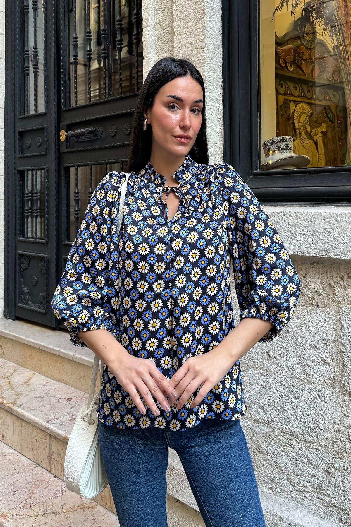 Now Moda Desenli Yaka Fırfır Detaylı Saten Lacivert Gömlek Now Moda Desenli Yaka Fırfır Detaylı Saten Lacivert Gömlek