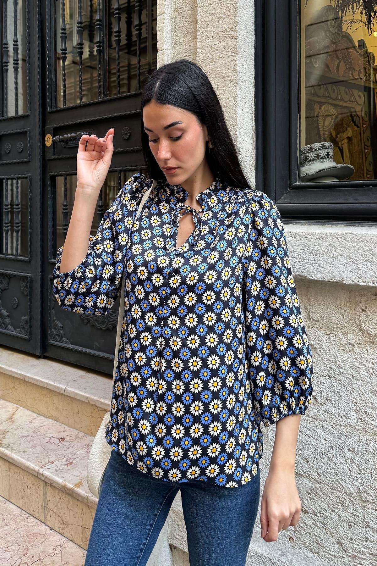 Now Moda Desenli Yaka Fırfır Detaylı Saten Lacivert Gömlek Now Moda Desenli Yaka Fırfır Detaylı Saten Lacivert Gömlek