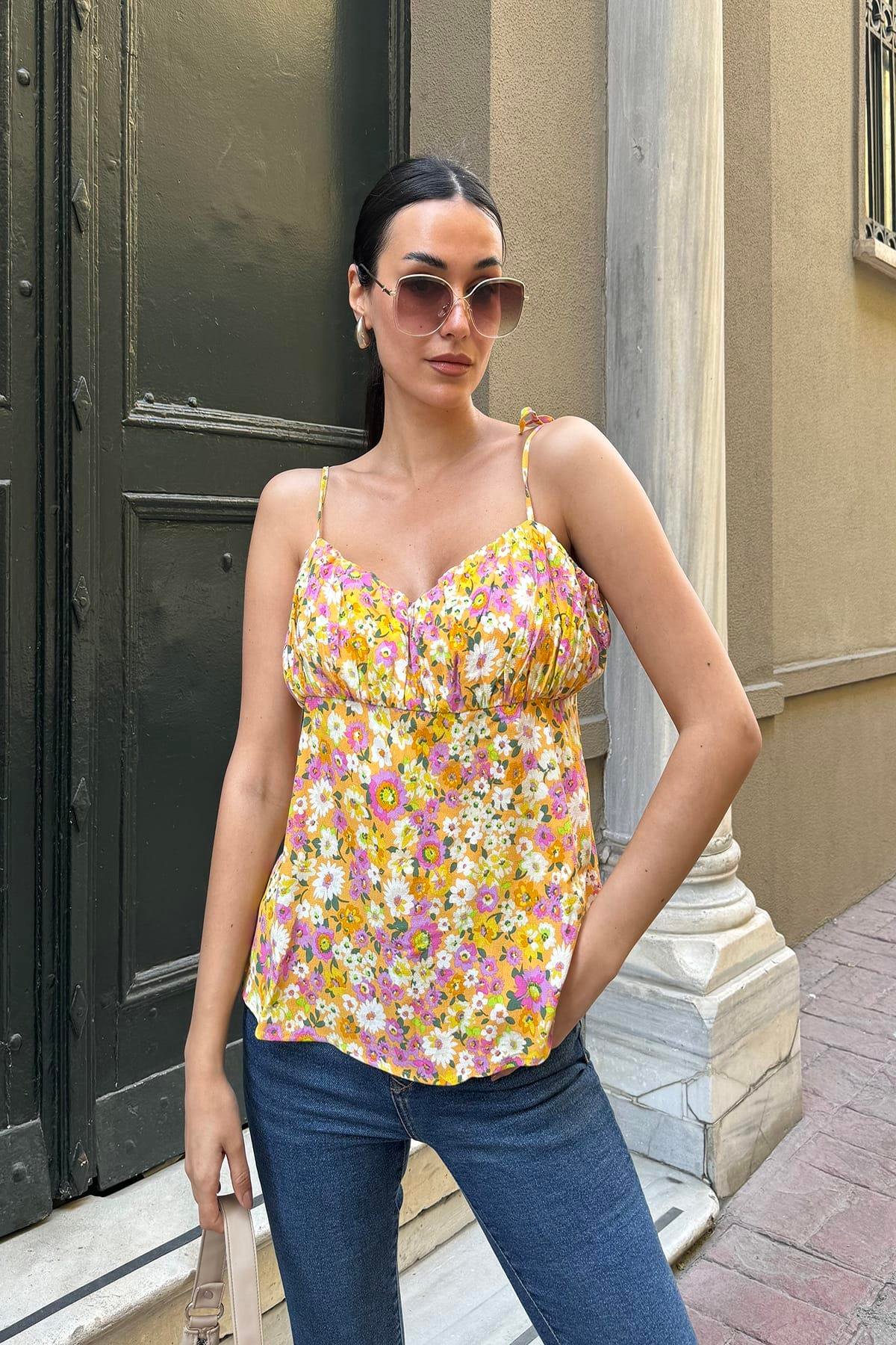 Now Moda Doğal Viskon Askılı Büzgü Detaylı Desenli Sarı Bluz Now Moda Doğal Viskon Askılı Büzgü Detaylı Desenli Sarı Bluz