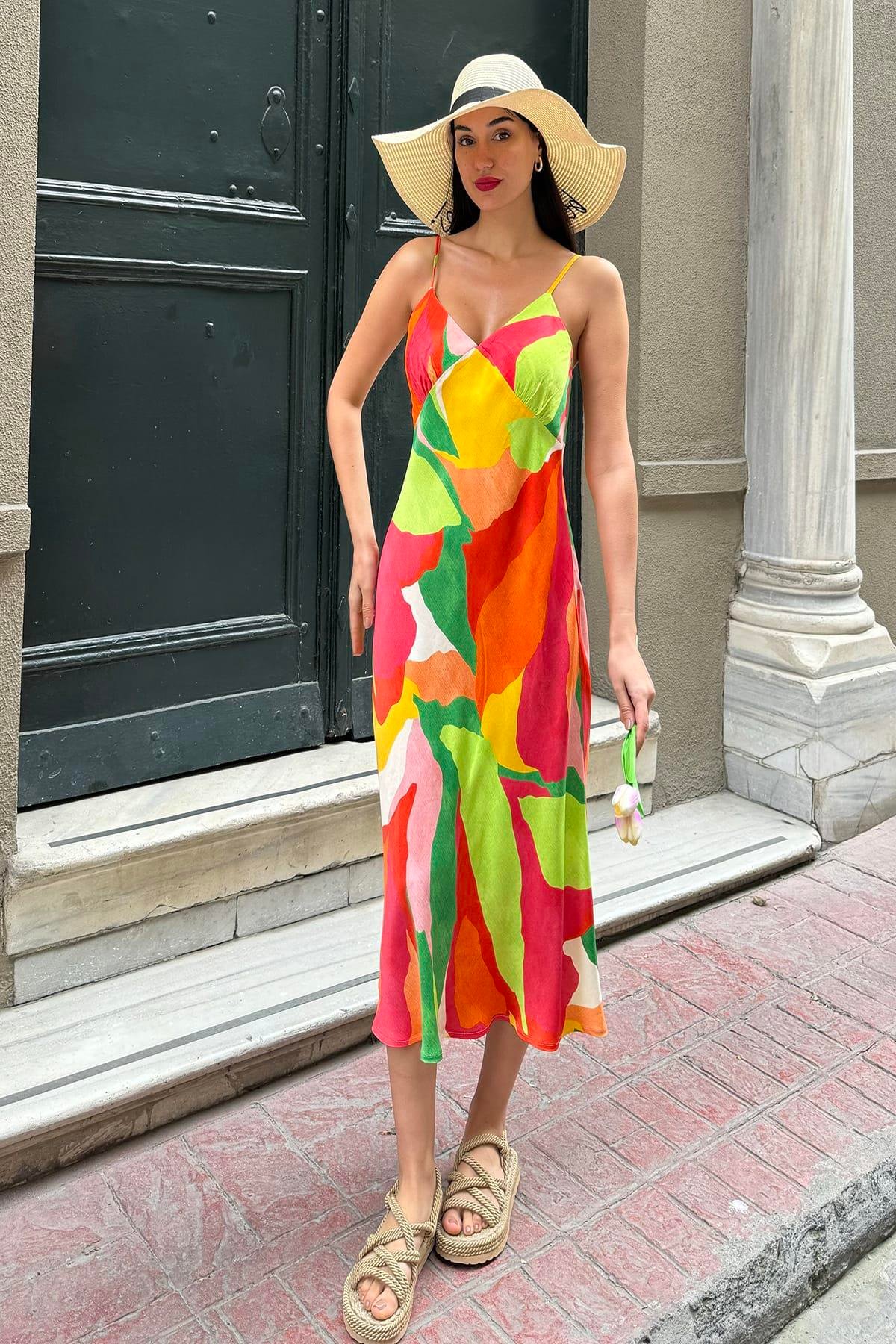 Now Moda Doğal Viskon Askılı Göğüs Büzgülü Desenli Yeşil Elbise Now Moda Doğal Viskon Askılı Göğüs Büzgülü Desenli Yeşil Elbise