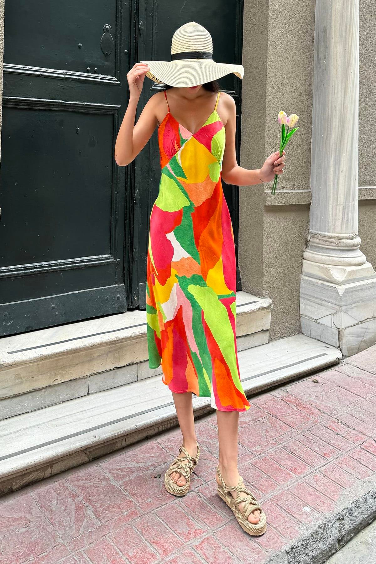 Now Moda Doğal Viskon Askılı Göğüs Büzgülü Desenli Yeşil Elbise Now Moda Doğal Viskon Askılı Göğüs Büzgülü Desenli Yeşil Elbise