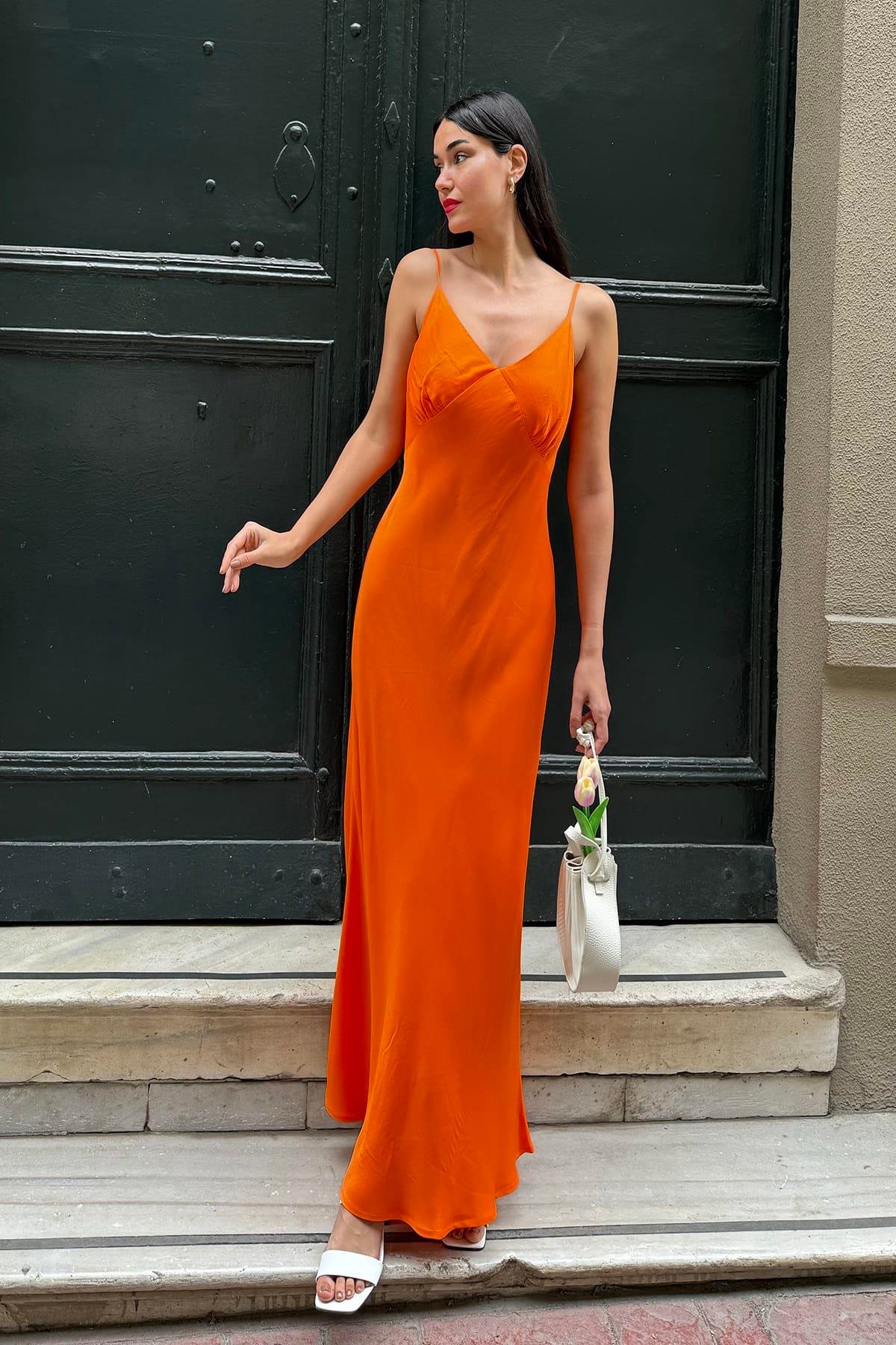 Now Moda Doğal Viskon Askılı Göğüs Büzgülü Uzun Turuncu Elbise Now Moda Doğal Viskon Askılı Göğüs Büzgülü Uzun Turuncu Elbise