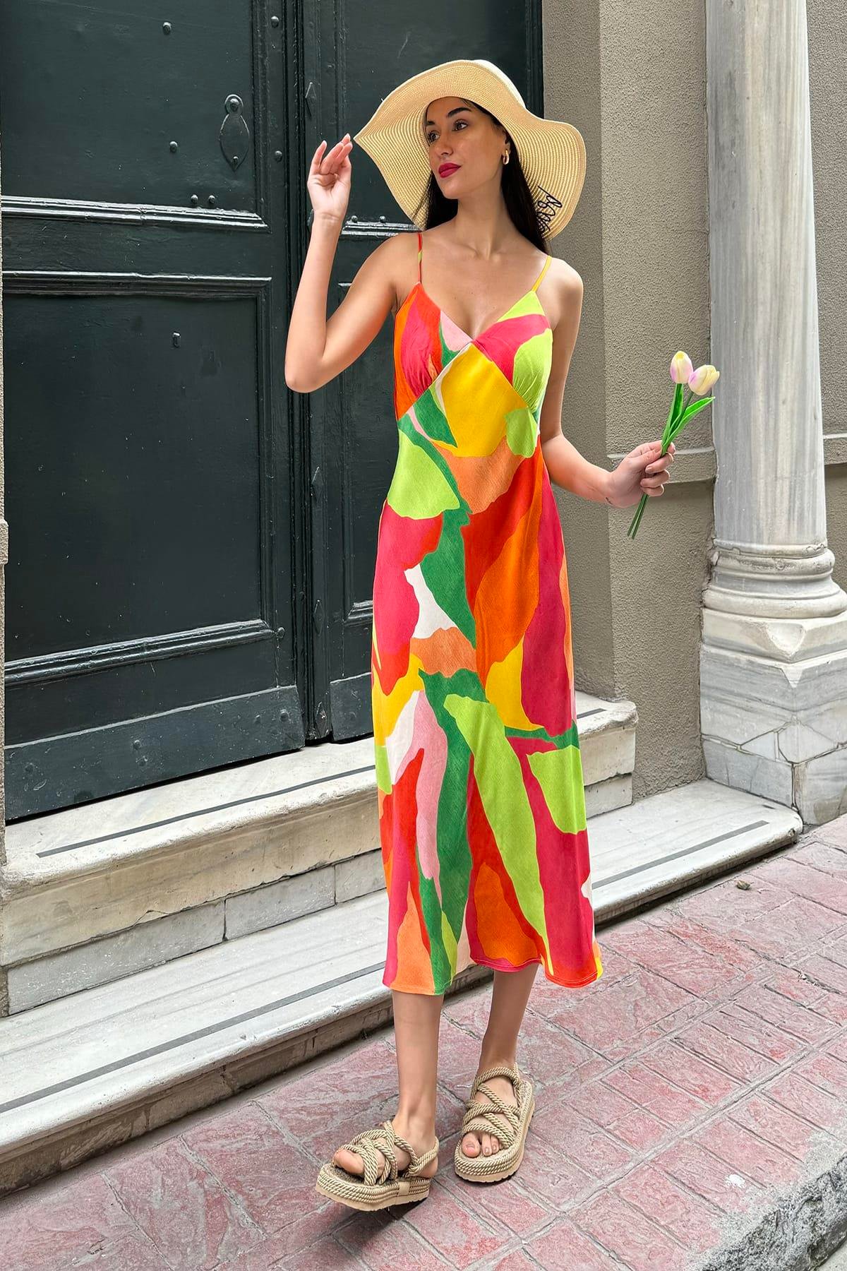 Now Moda Doğal Viskon Askılı Göğüs Büzgülü Desenli Yeşil Elbise Now Moda Doğal Viskon Askılı Göğüs Büzgülü Desenli Yeşil Elbise