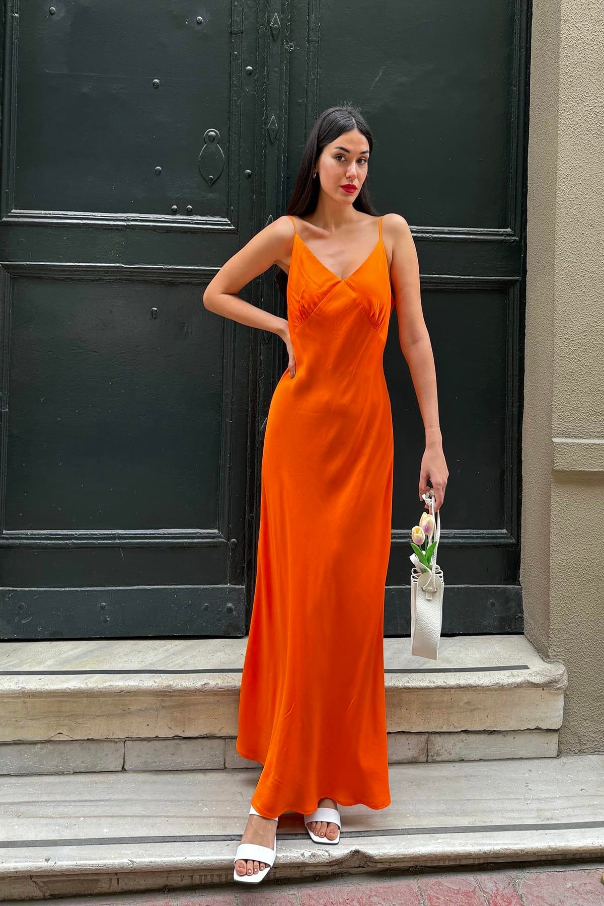 Now Moda Doğal Viskon Askılı Göğüs Büzgülü Uzun Turuncu Elbise Now Moda Doğal Viskon Askılı Göğüs Büzgülü Uzun Turuncu Elbise