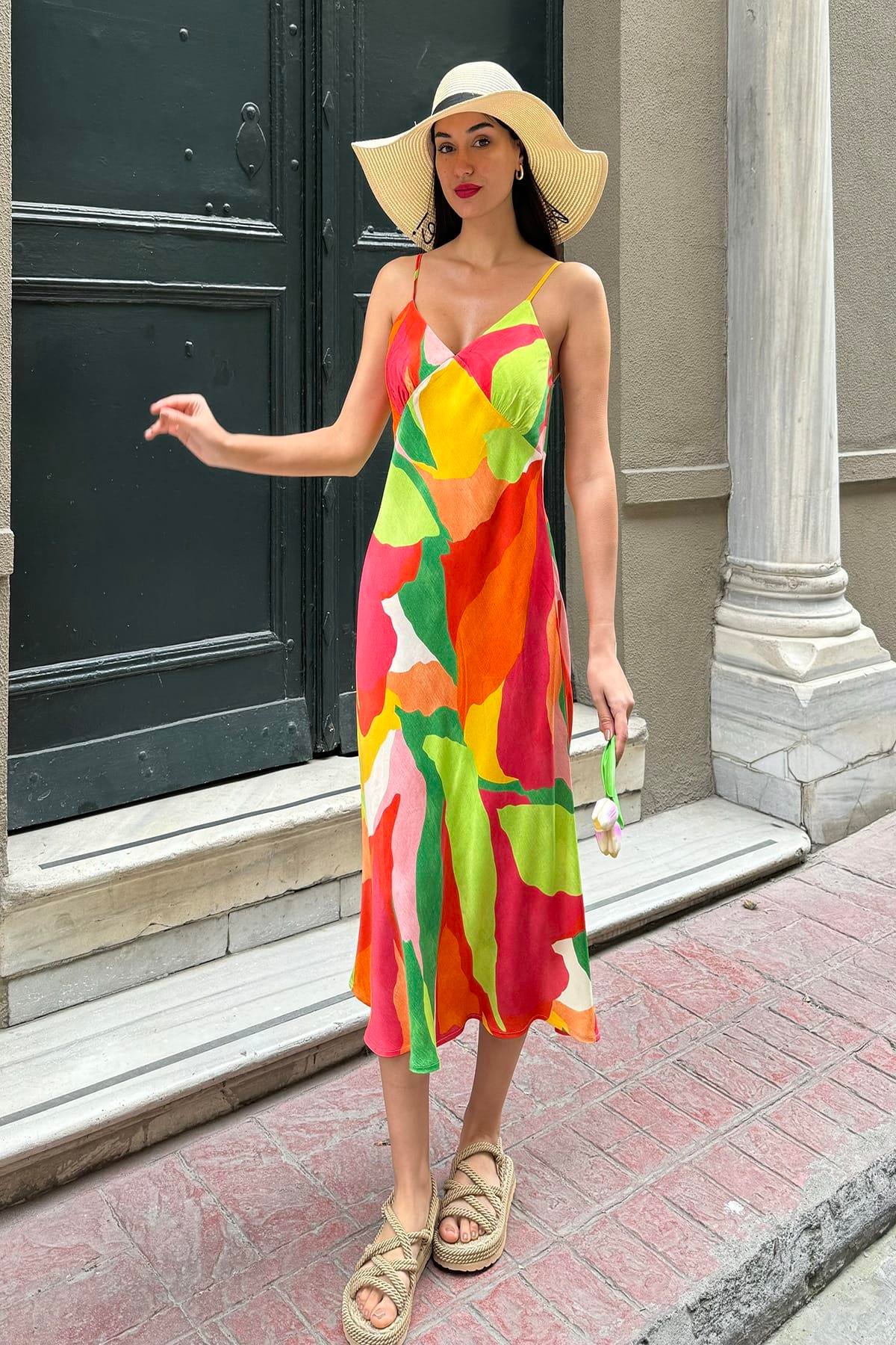 Now Moda Doğal Viskon Askılı Göğüs Büzgülü Desenli Yeşil Elbise Now Moda Doğal Viskon Askılı Göğüs Büzgülü Desenli Yeşil Elbise