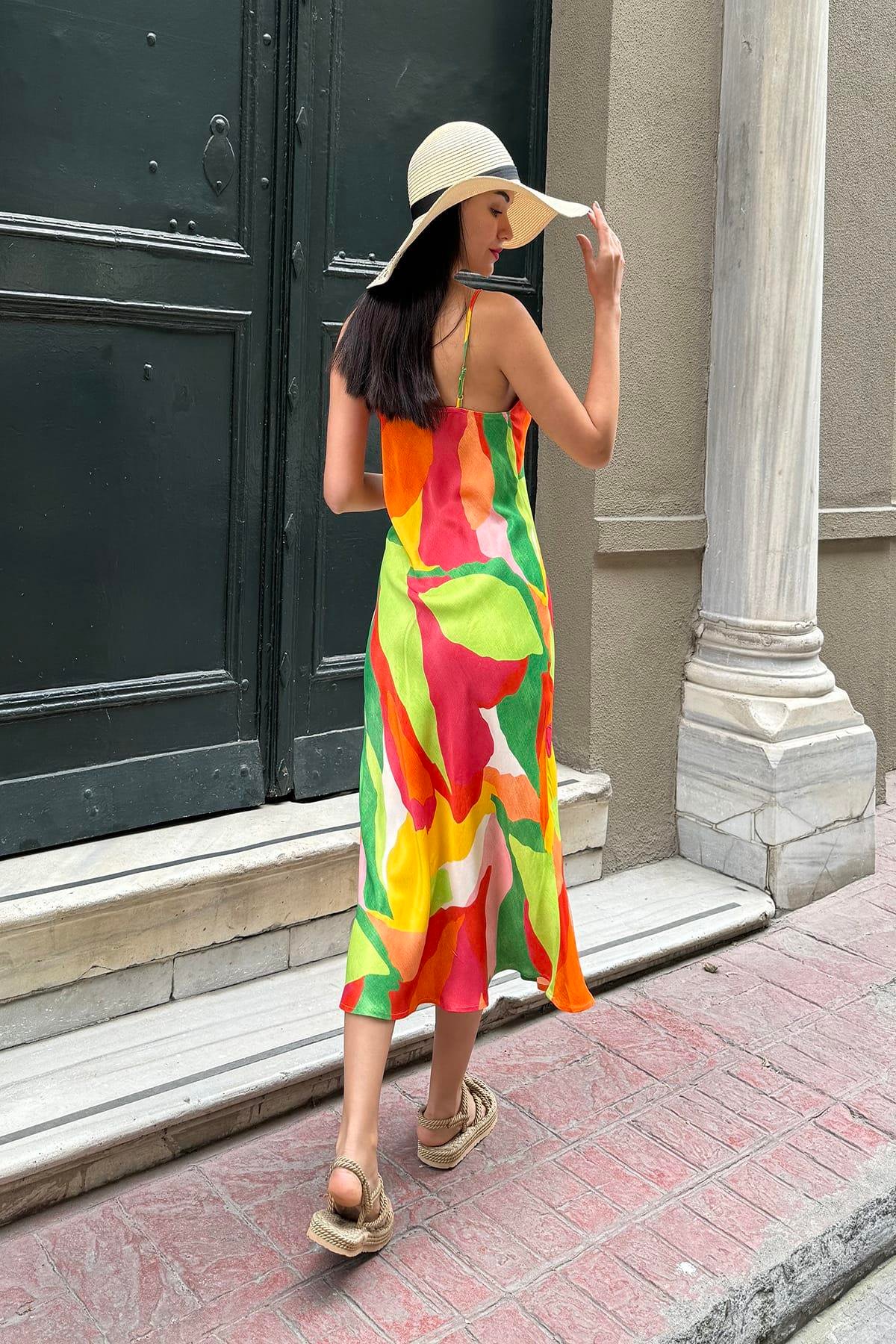 Now Moda Doğal Viskon Askılı Göğüs Büzgülü Desenli Yeşil Elbise Now Moda Doğal Viskon Askılı Göğüs Büzgülü Desenli Yeşil Elbise