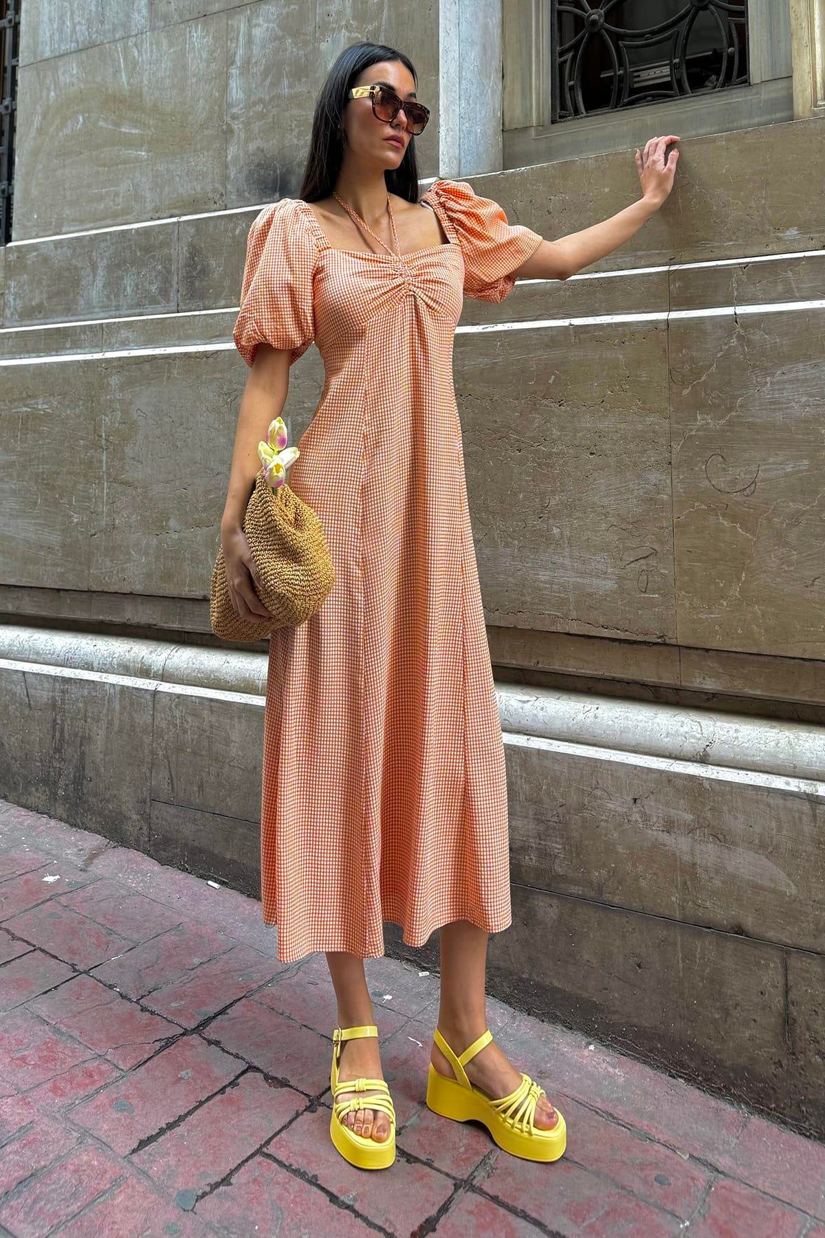 Now Moda Doğal Viskon Boyun Baglamalı Desenli Uzun Turuncu Elbise Now Moda Doğal Viskon Boyun Baglamalı Desenli Uzun Turuncu Elbise