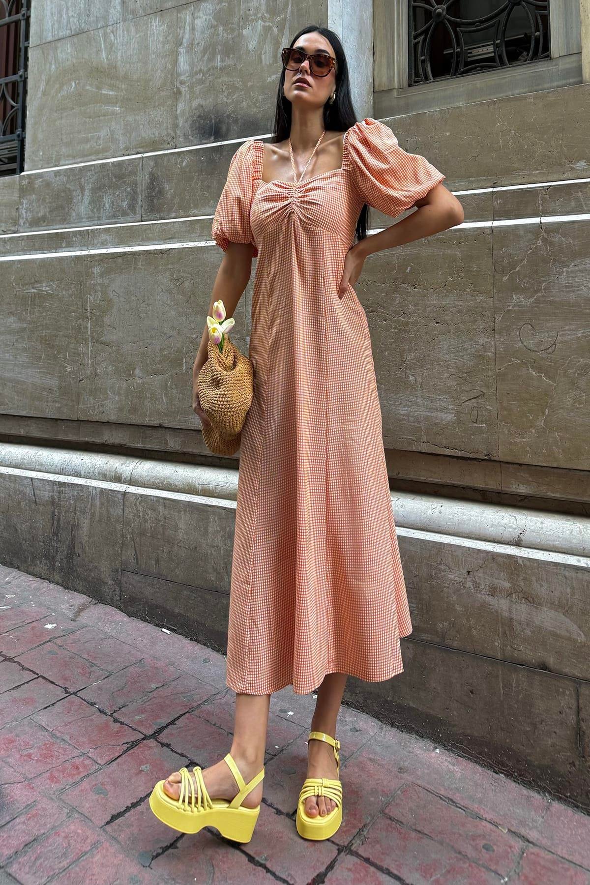 Now Moda Doğal Viskon Boyun Baglamalı Desenli Uzun Turuncu Elbise Now Moda Doğal Viskon Boyun Baglamalı Desenli Uzun Turuncu Elbise