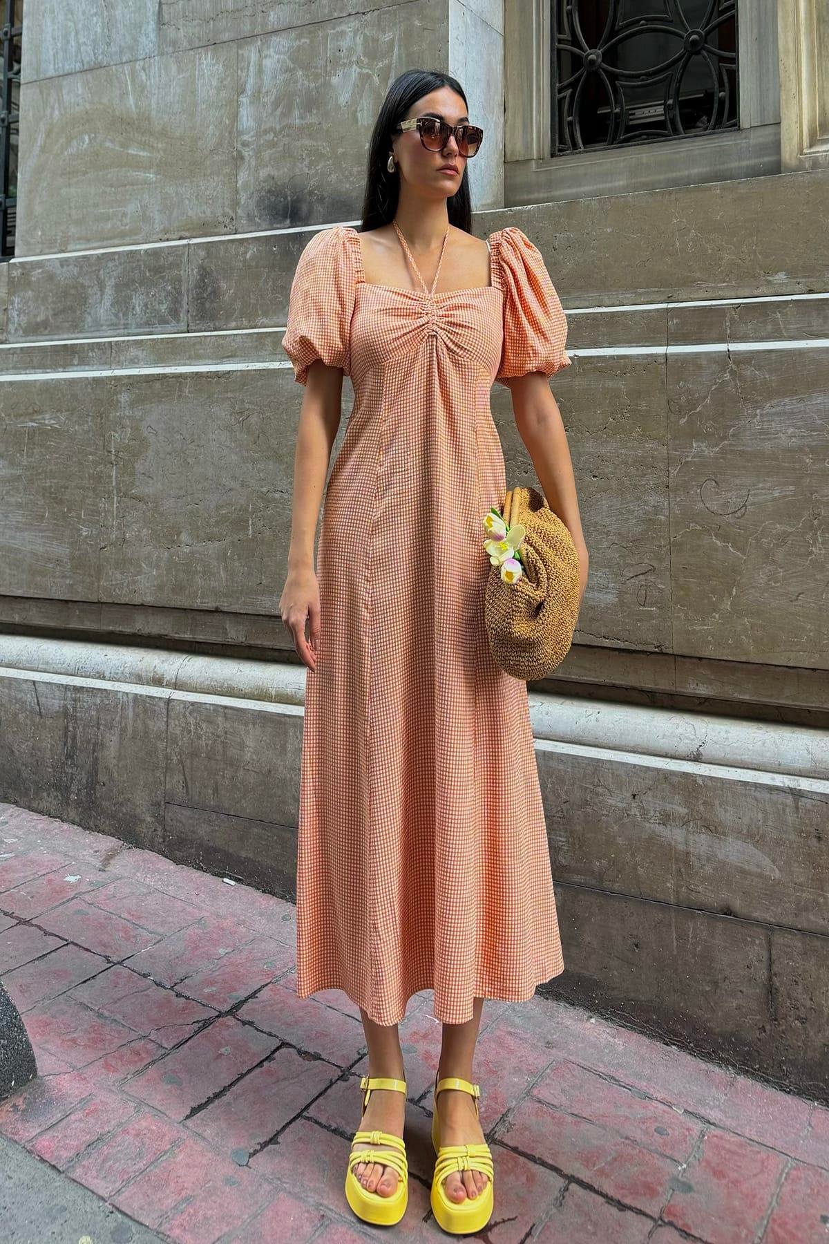 Now Moda Doğal Viskon Boyun Baglamalı Desenli Uzun Turuncu Elbise Now Moda Doğal Viskon Boyun Baglamalı Desenli Uzun Turuncu Elbise