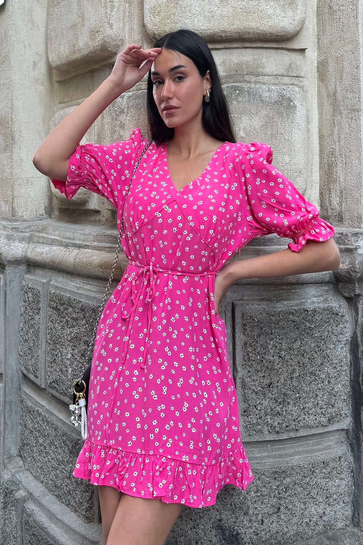 Now Moda Doğal Viskon Etek Fırfır Detaylı Desenli Fuşya Elbise Now Moda Doğal Viskon Etek Fırfır Detaylı Desenli Fuşya Elbise