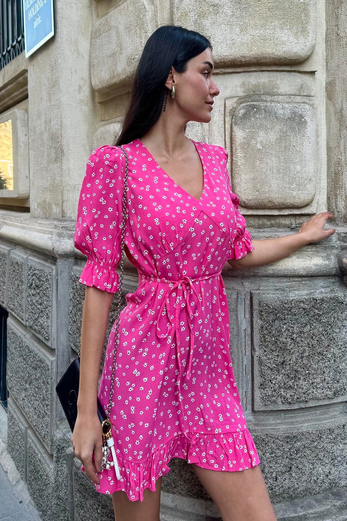 Now Moda Doğal Viskon Etek Fırfır Detaylı Desenli Fuşya Elbise Now Moda Doğal Viskon Etek Fırfır Detaylı Desenli Fuşya Elbise