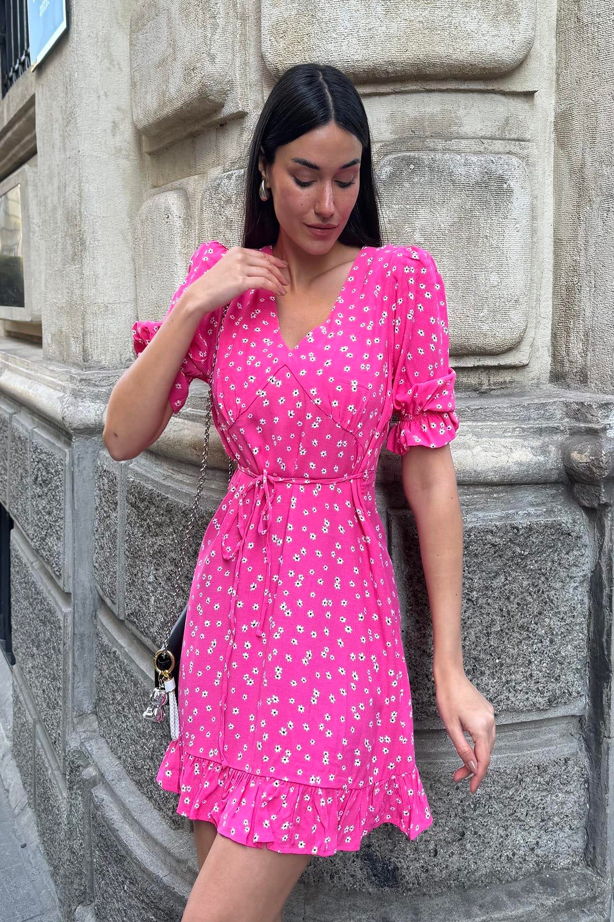 Now Moda Doğal Viskon Etek Fırfır Detaylı Desenli Fuşya Elbise Now Moda Doğal Viskon Etek Fırfır Detaylı Desenli Fuşya Elbise