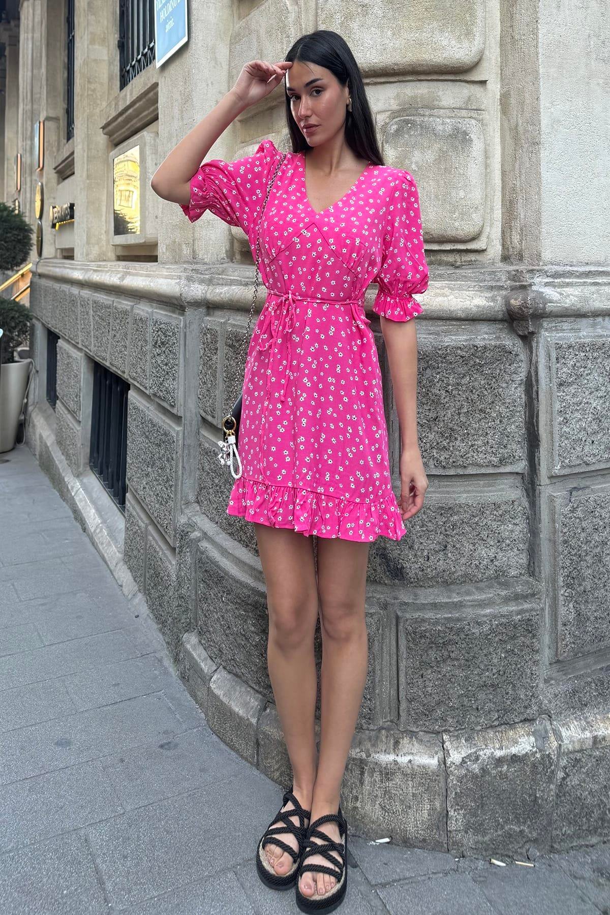 Now Moda Doğal Viskon Etek Fırfır Detaylı Desenli Fuşya Elbise Now Moda Doğal Viskon Etek Fırfır Detaylı Desenli Fuşya Elbise