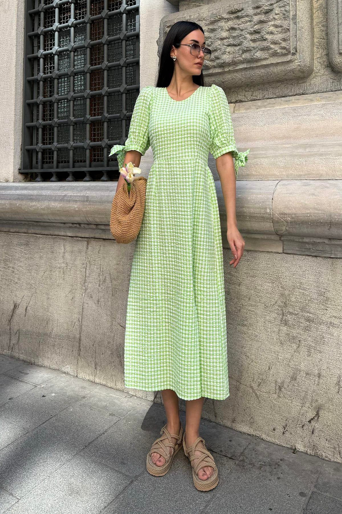 Now Moda Doğal Viskon Gofre Ekoseli Yırtmaçlı Uzun Yeşil Elbise Now Moda Doğal Viskon Gofre Ekoseli Yırtmaçlı Uzun Yeşil Elbise