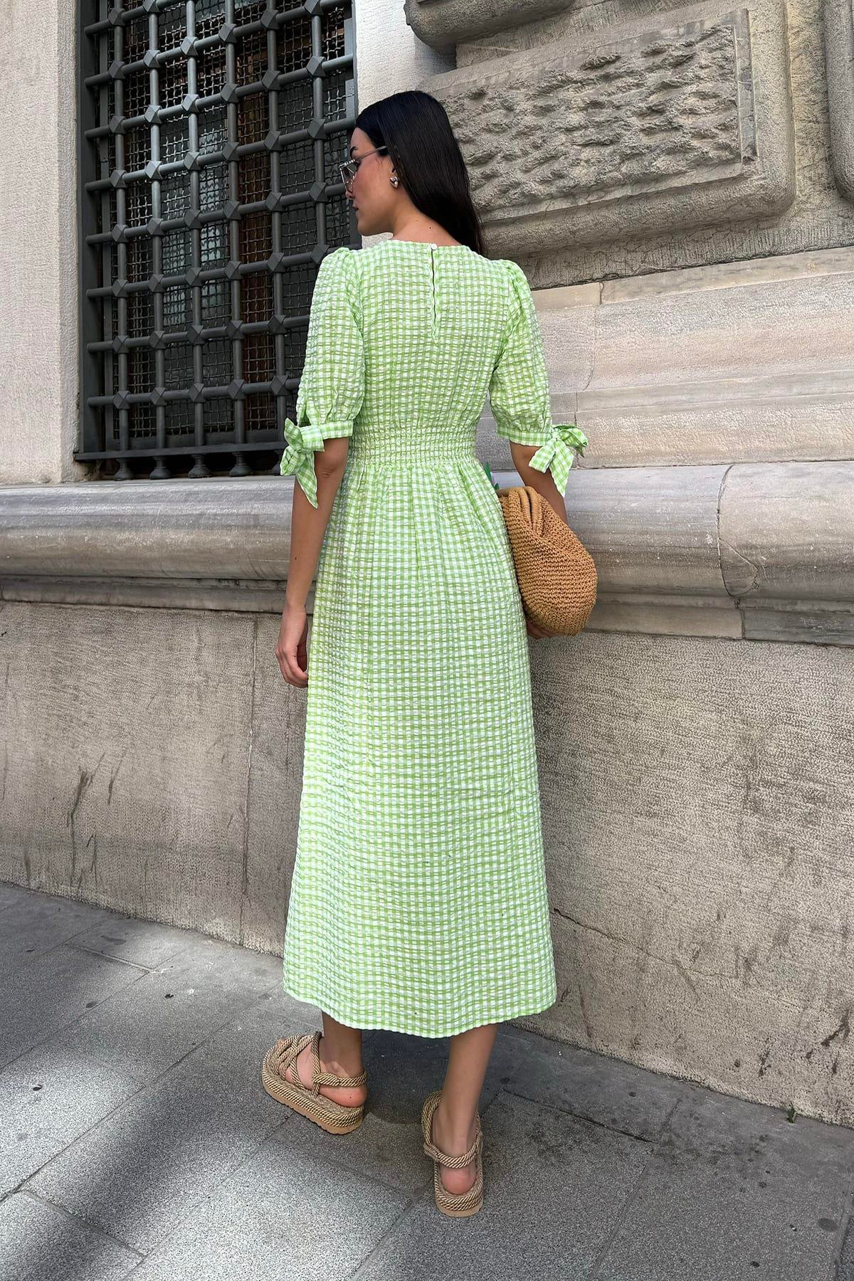 Now Moda Doğal Viskon Gofre Ekoseli Yırtmaçlı Uzun Yeşil Elbise Now Moda Doğal Viskon Gofre Ekoseli Yırtmaçlı Uzun Yeşil Elbise