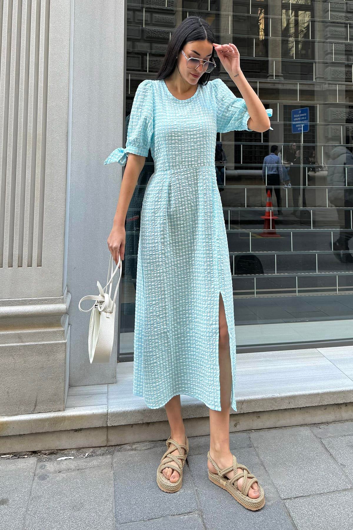 Now Moda Doğal Viskon Gofre Ekoseli Yırtmaçlı Uzun Mavi Elbise Now Moda Doğal Viskon Gofre Ekoseli Yırtmaçlı Uzun Mavi Elbise