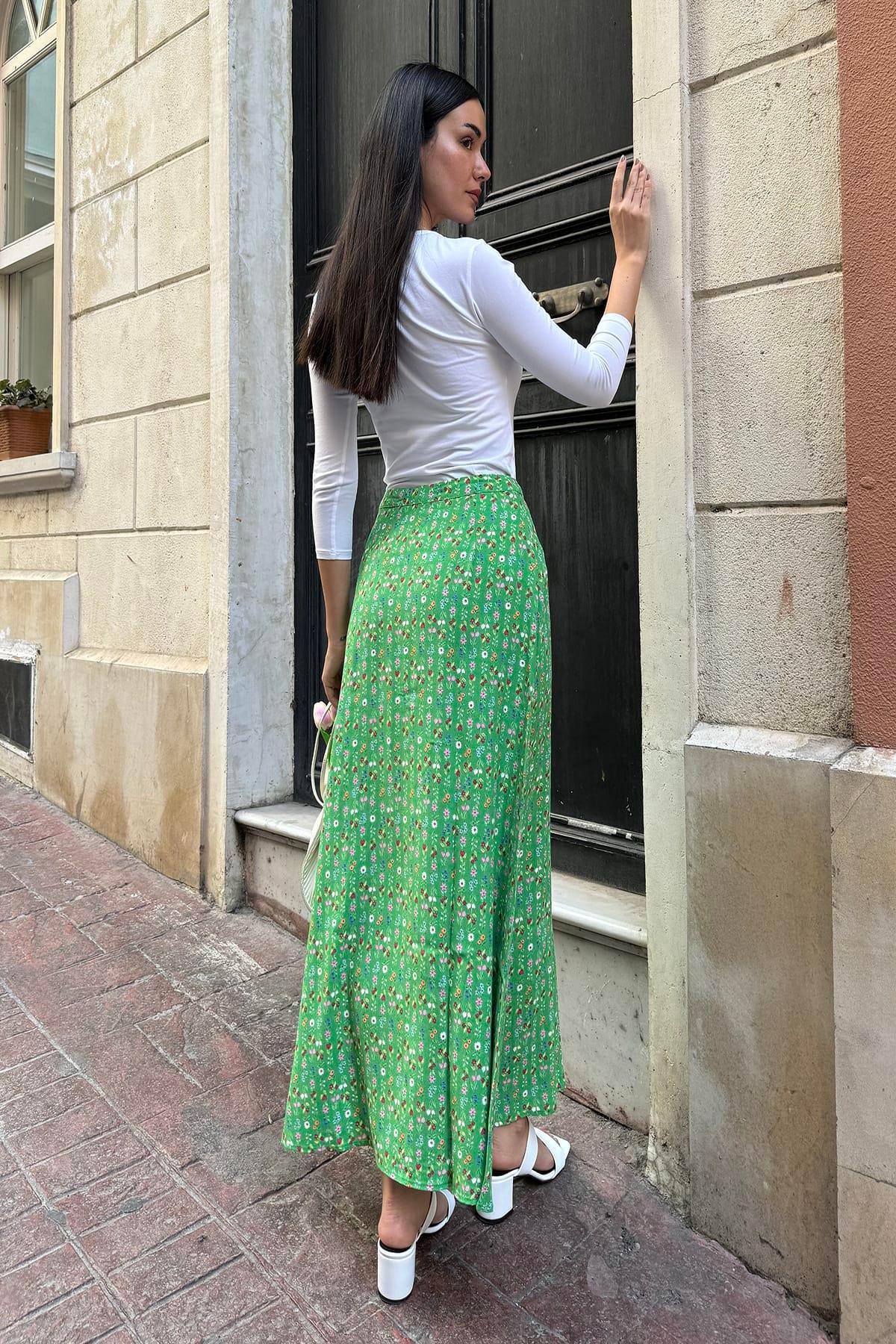 Now Moda Doğal Viskon Ön Düğmeli Desenli Yeşil Etek Now Moda Doğal Viskon Ön Düğmeli Desenli Yeşil Etek