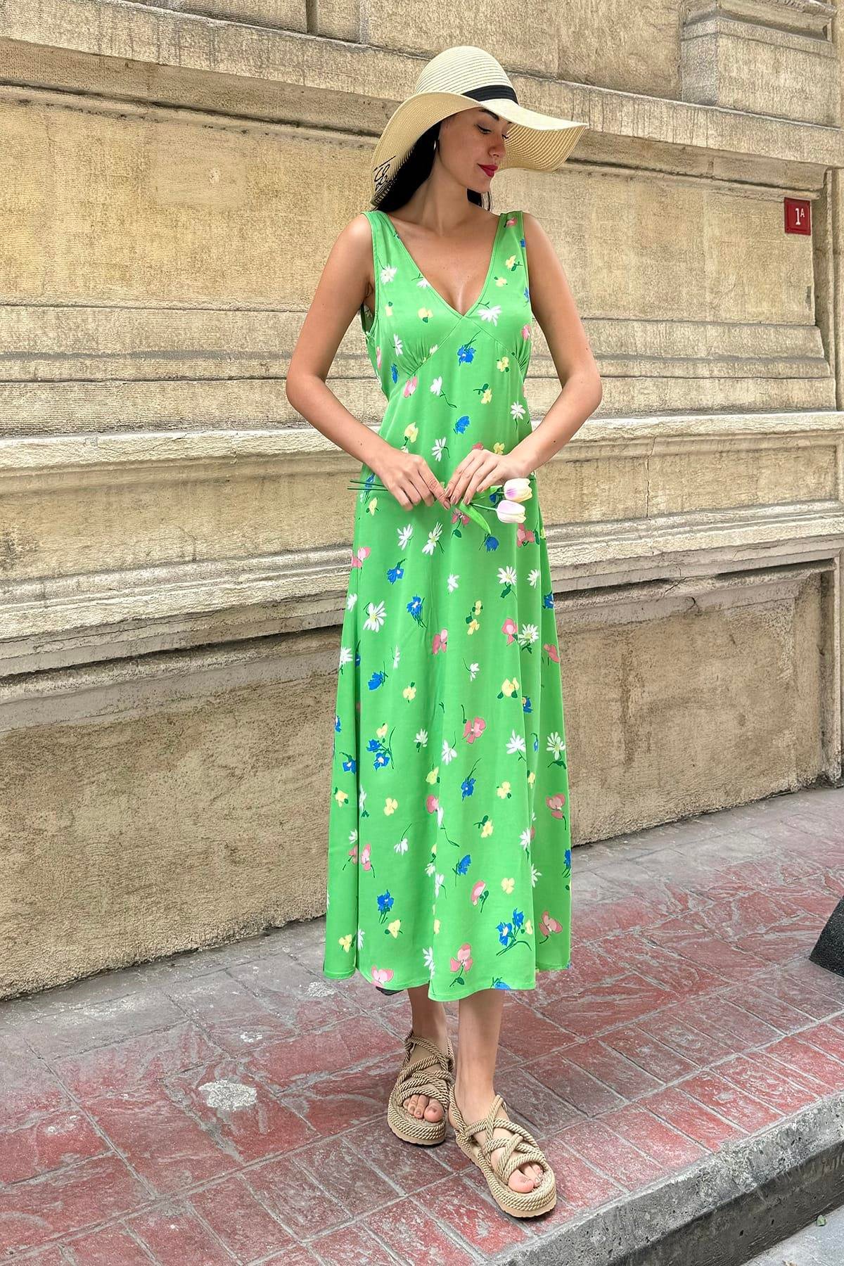 Now Moda V Yaka Desenli Bel Bağlamalı Uzun Yeşil Elbise Now Moda Doğal Viskon V Yaka Desenli Bel Bağlamalı Uzun Yeşil Elbise