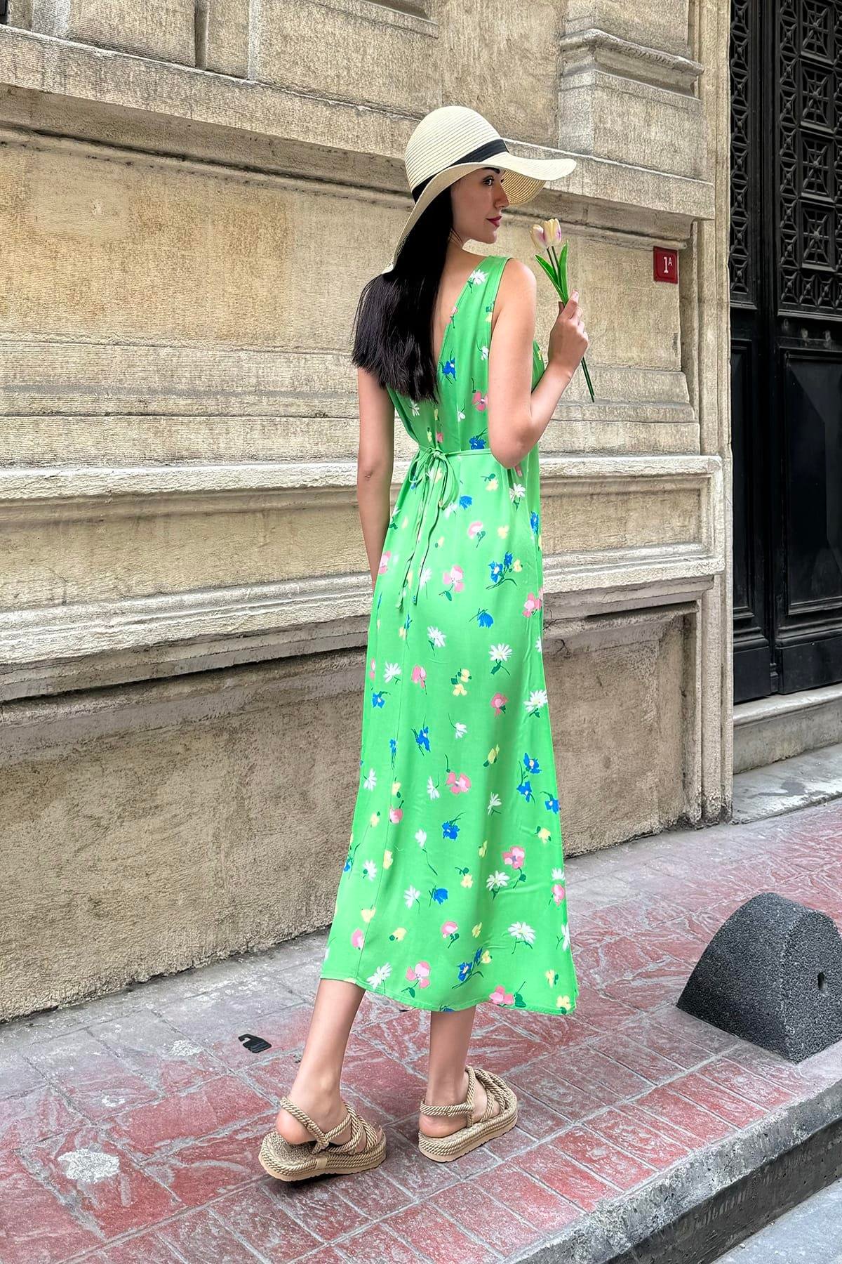 Now Moda V Yaka Desenli Bel Bağlamalı Uzun Yeşil Elbise Now Moda Doğal Viskon V Yaka Desenli Bel Bağlamalı Uzun Yeşil Elbise