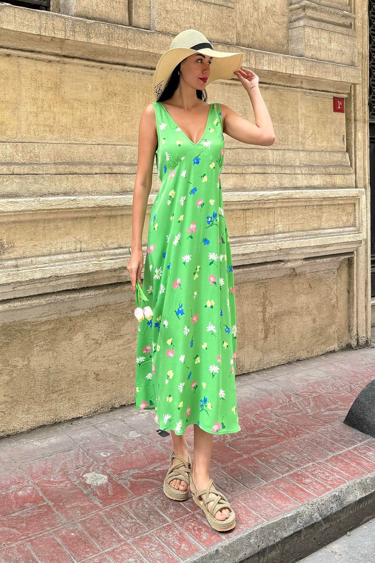 Now Moda V Yaka Desenli Bel Bağlamalı Uzun Yeşil Elbise Now Moda Doğal Viskon V Yaka Desenli Bel Bağlamalı Uzun Yeşil Elbise