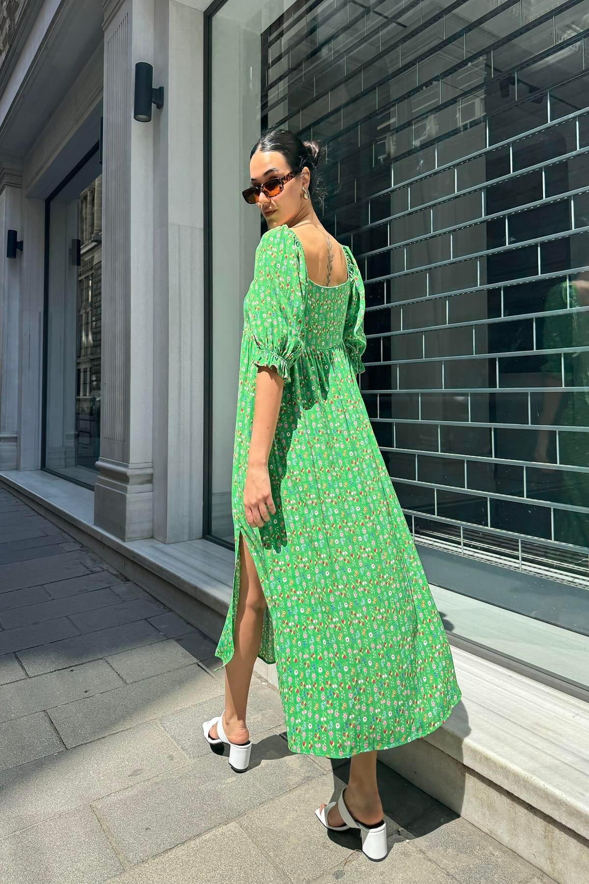 Now Moda Doğal Viskon Yırtmaçlı Büzgülü Desenli Uzun Yeşil Elbise Now Moda Doğal Viskon Yırtmaçlı Büzgülü Desenli Uzun Yeşil Elbise