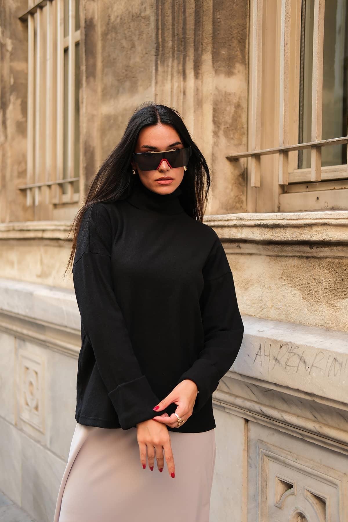 Y London Kol Detaylı Balıkcı Yaka Boğazlı Siyah Bluz  Y London Kol Detaylı Balıkcı Yaka Boğazlı Siyah Bluz 