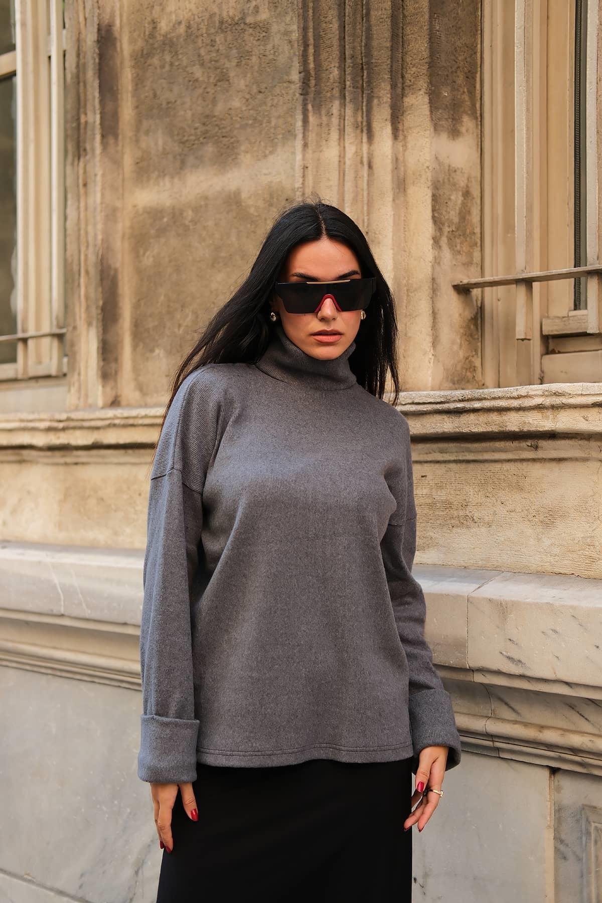 Y London Kol Detaylı Balıkcı Yaka Boğazlı Antrasit Bluz  Y London Kol Detaylı Balıkcı Yaka Boğazlı Antrasit Bluz 